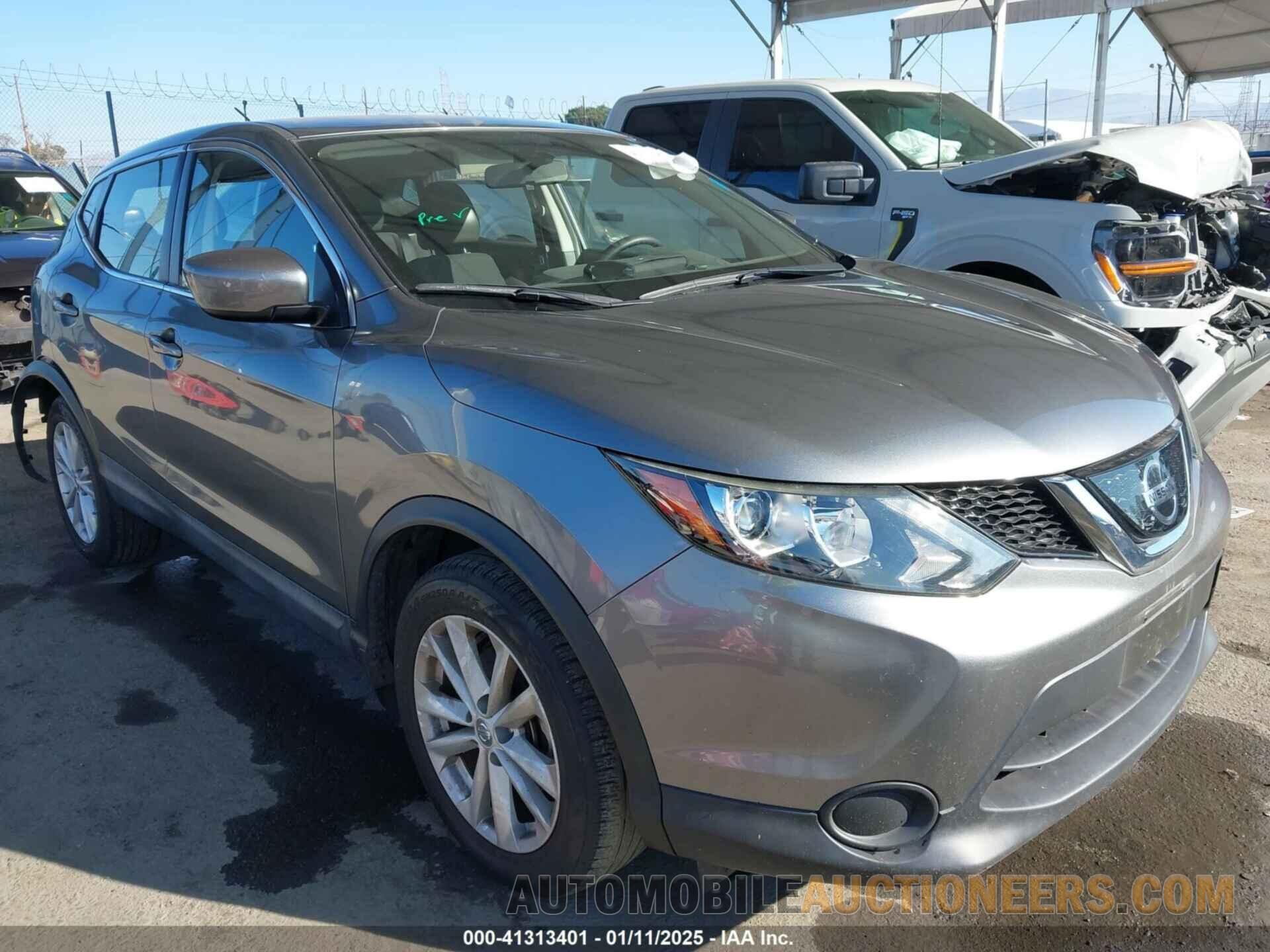 JN1BJ1CR9JW601141 NISSAN ROGUE SPORT 2018