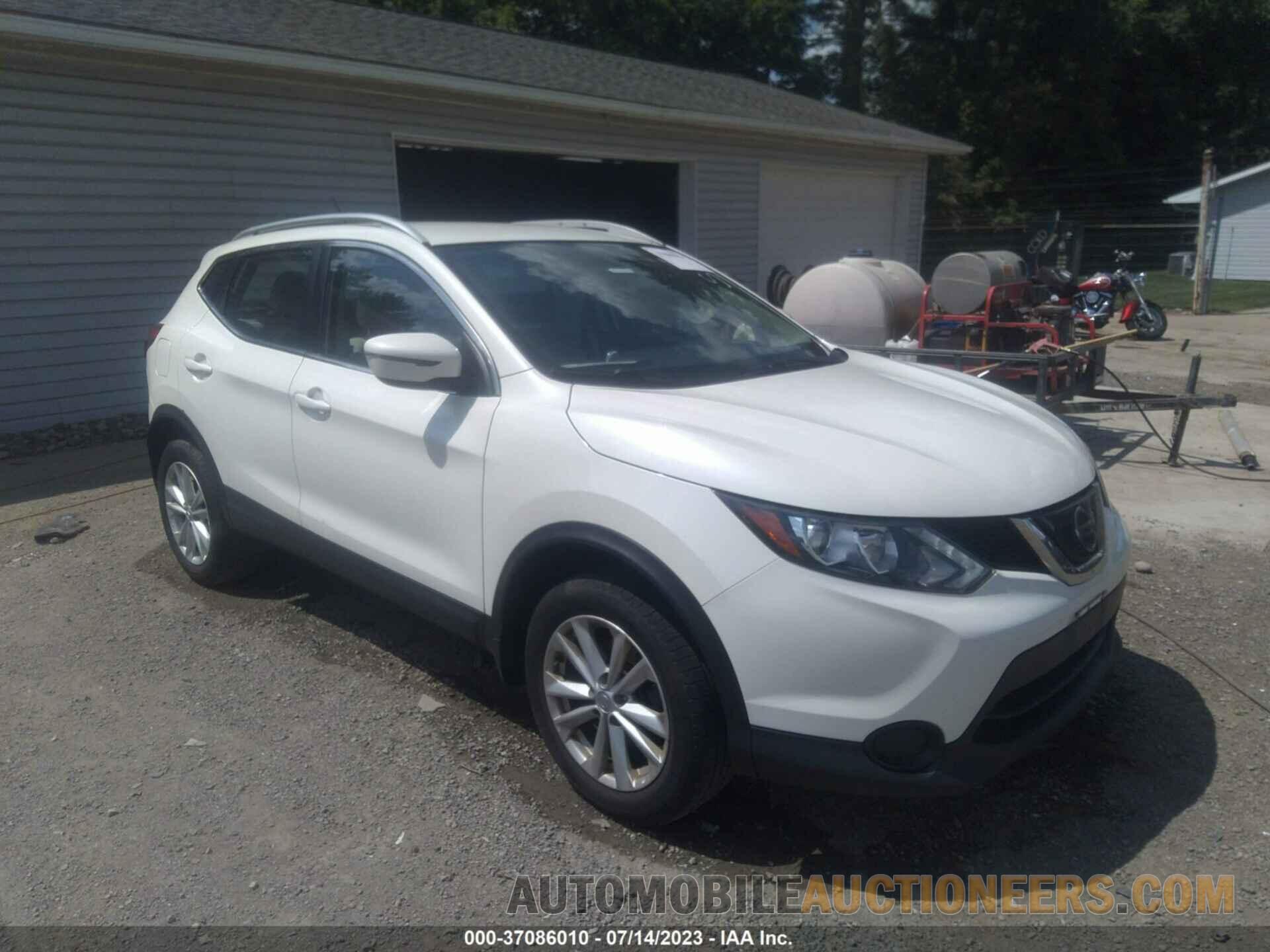 JN1BJ1CRXJW254452 NISSAN ROGUE SPORT 2018