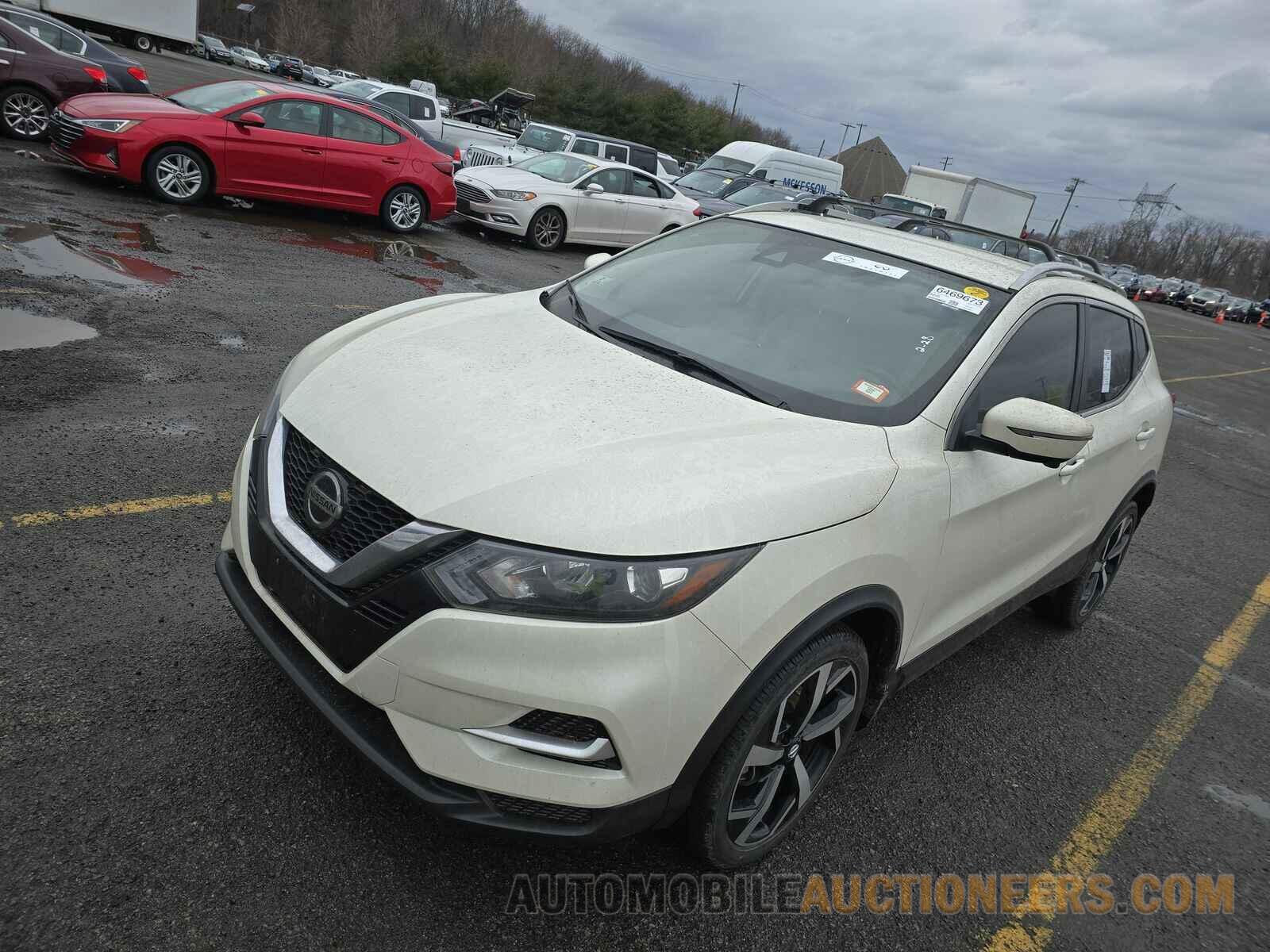 JN1BJ1CW5MW671892 Nissan Rogue Sport 2021