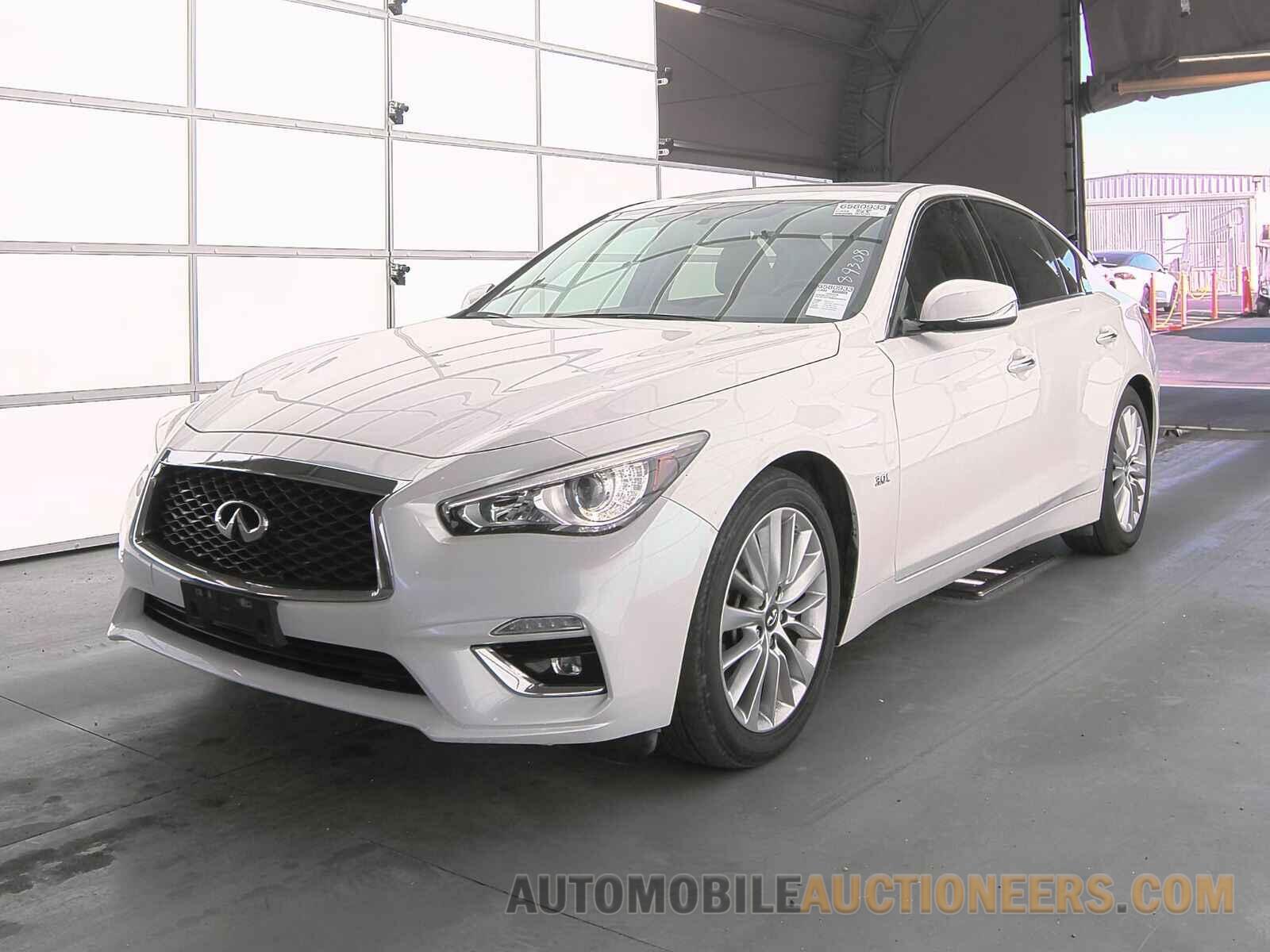 JN1EV7AR6JM433073 INFINITI Q50 2018