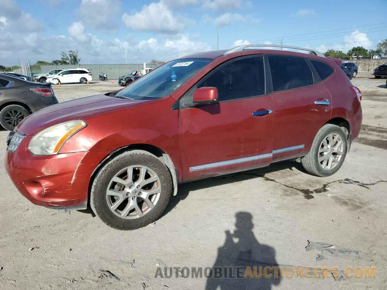 JN8AS5MT0DW529343 NISSAN ROGUE 2013