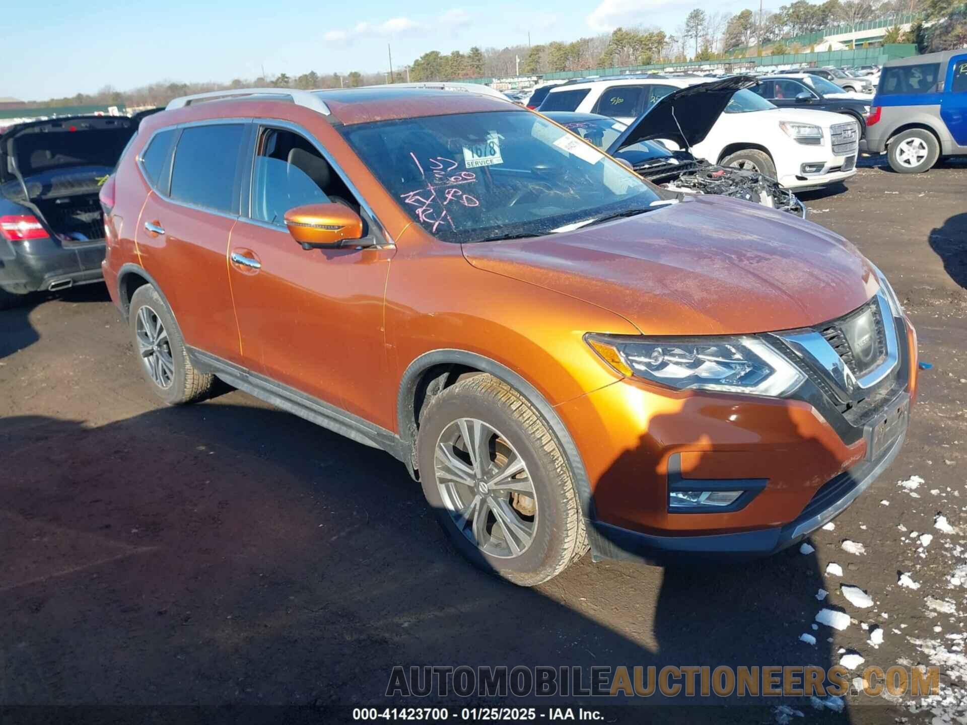 JN8AT2MV2HW014699 NISSAN ROGUE 2017