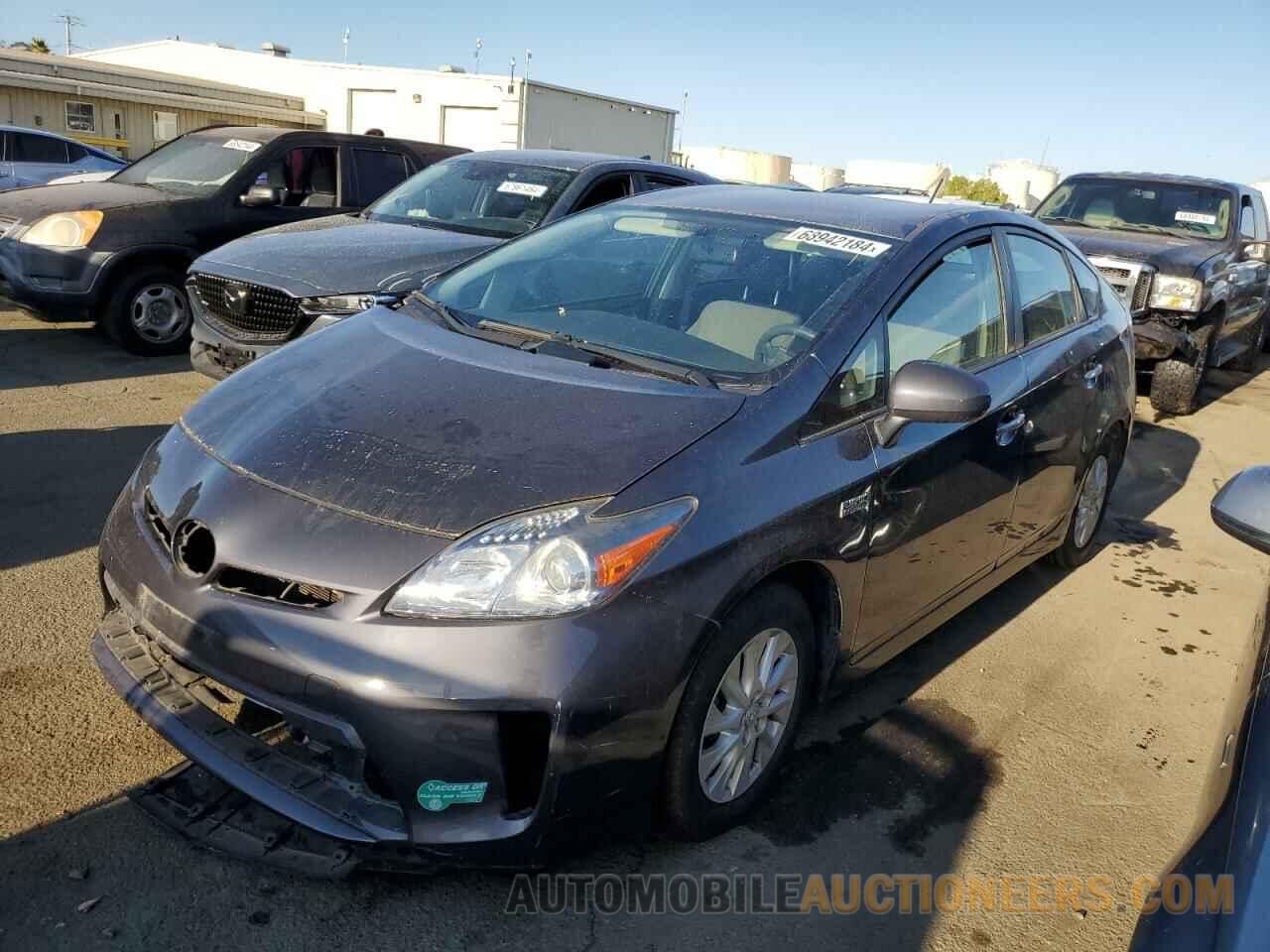 JTDKN3DP6F3068572 TOYOTA PRIUS 2015