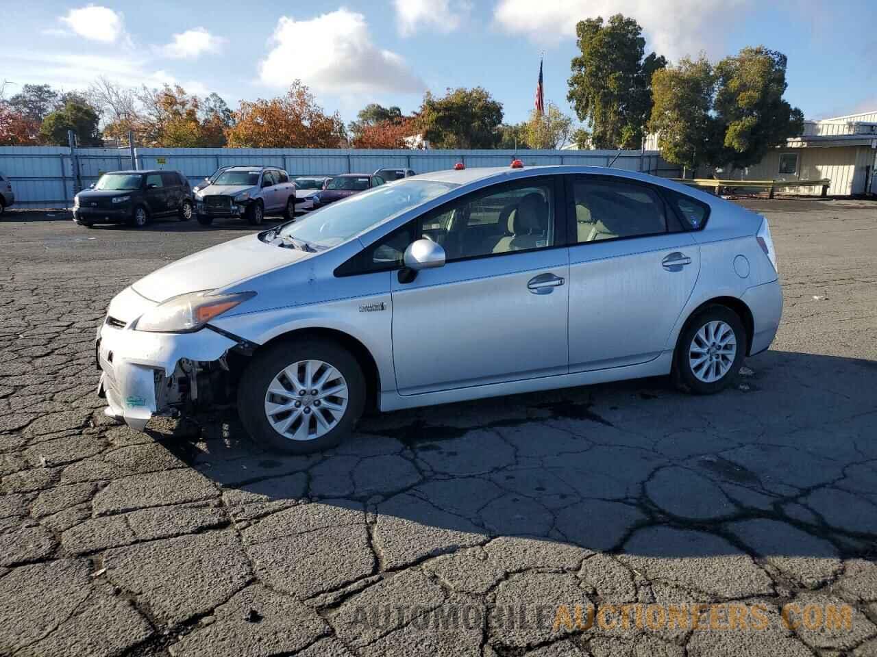 JTDKN3DP9D3030833 TOYOTA PRIUS 2013