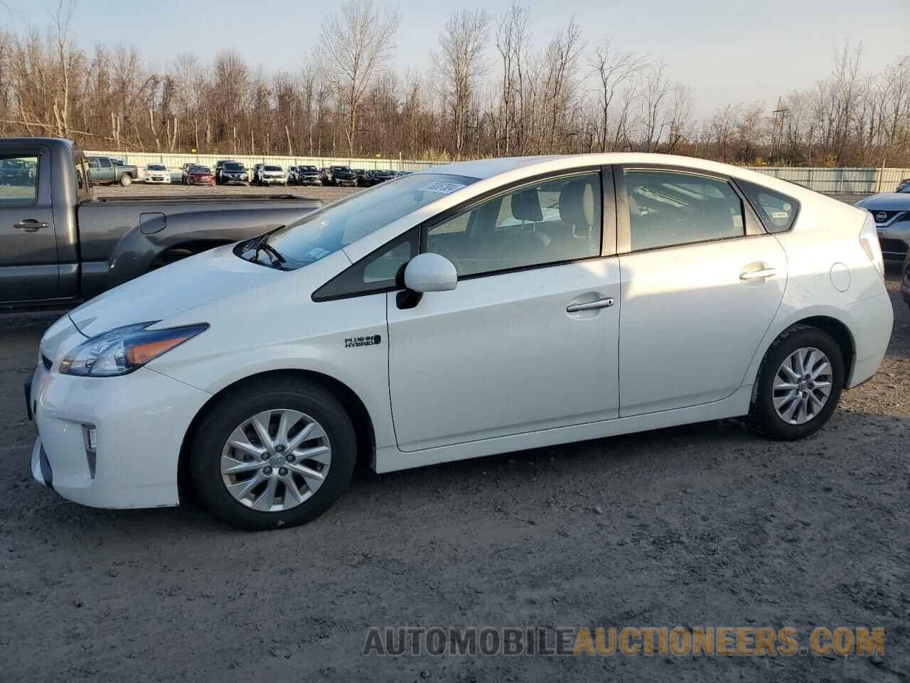 JTDKN3DPXF3067652 TOYOTA PRIUS 2015