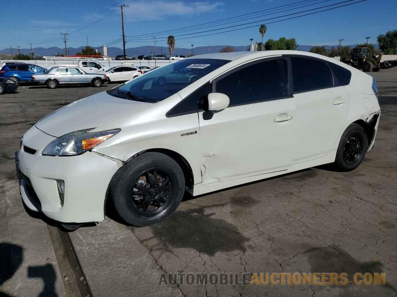 JTDKN3DU0F1874182 TOYOTA PRIUS 2015