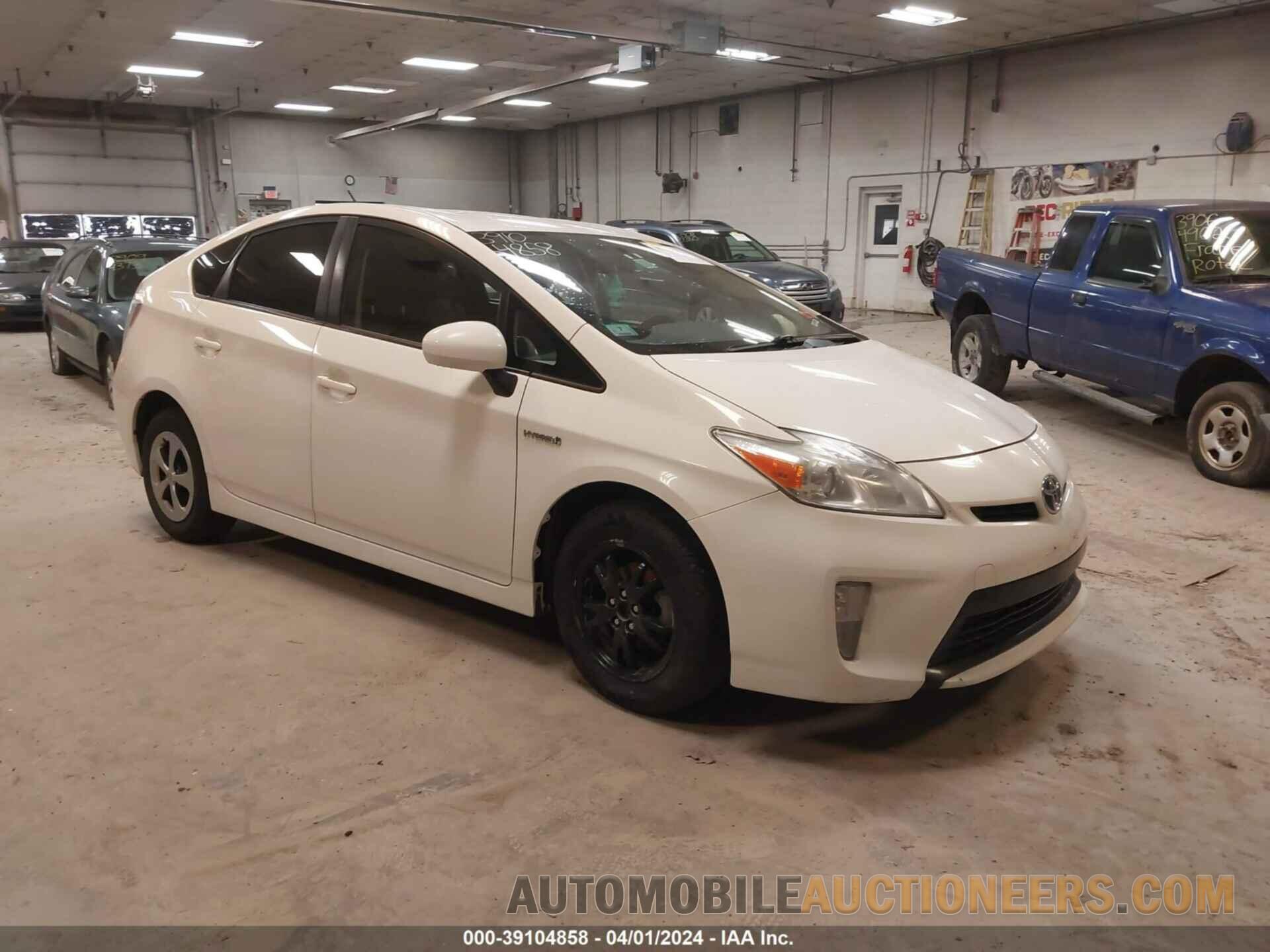 JTDKN3DU0F1908251 TOYOTA PRIUS 2015