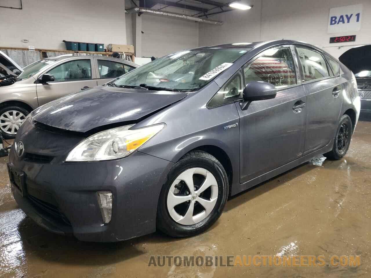 JTDKN3DU0F1951603 TOYOTA PRIUS 2015