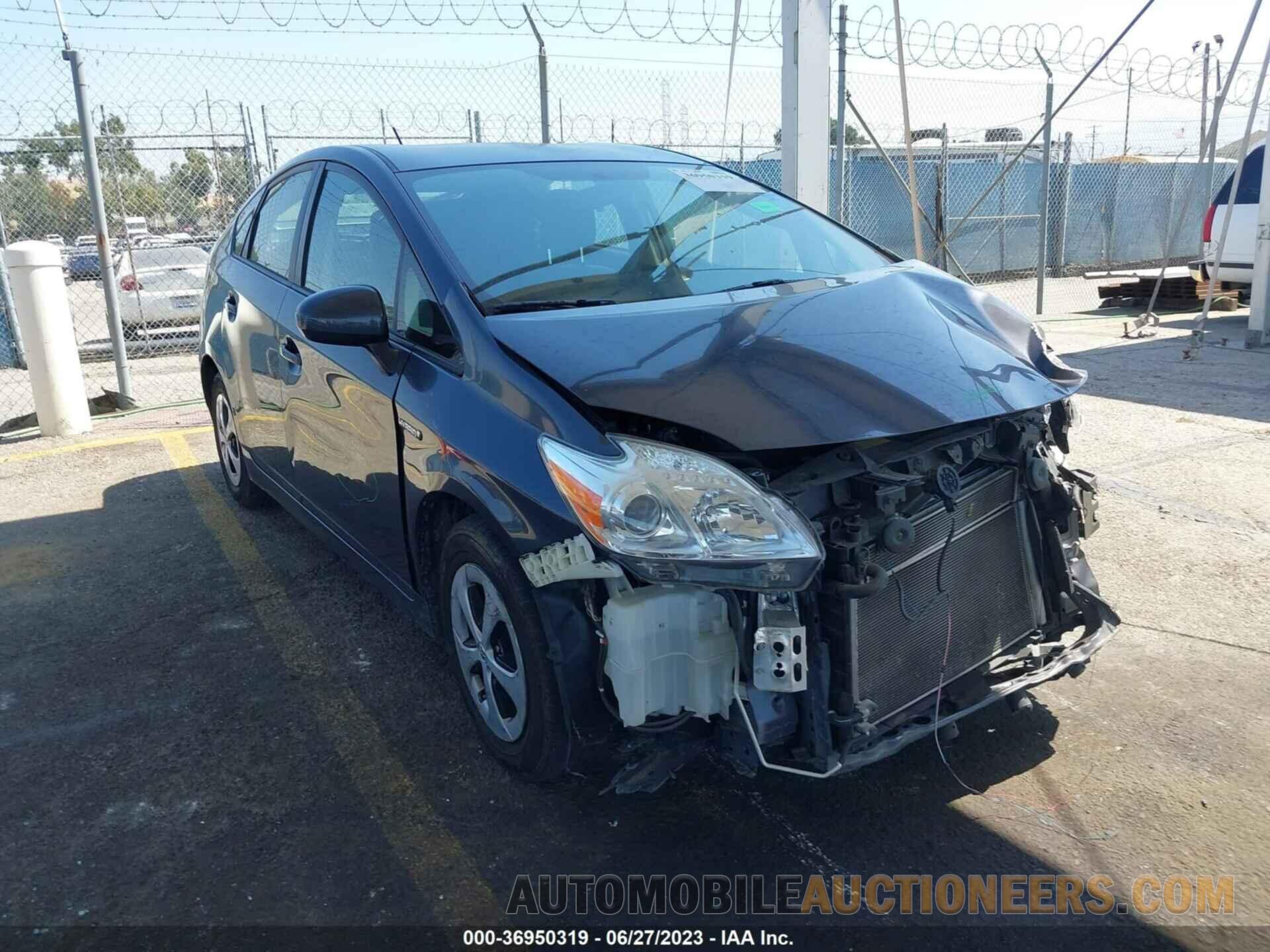 JTDKN3DU1F1895882 TOYOTA PRIUS 2015