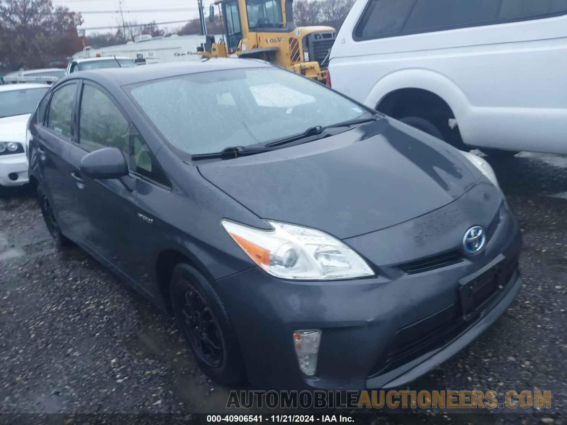 JTDKN3DU1F2000143 TOYOTA PRIUS 2015