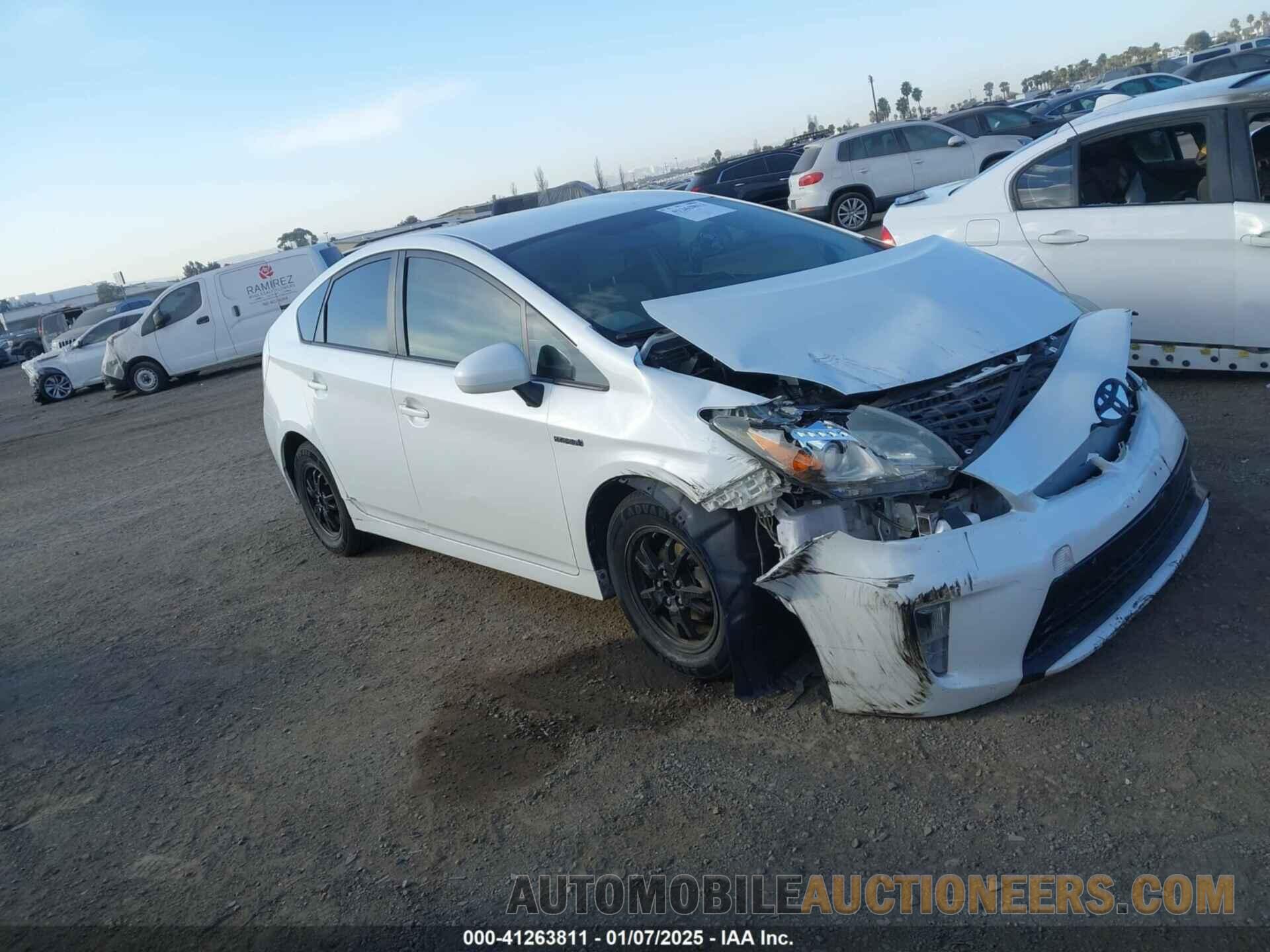 JTDKN3DU2E1755564 TOYOTA PRIUS 2014