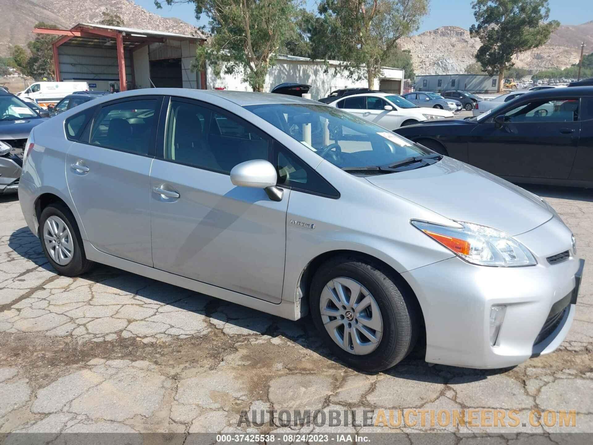 JTDKN3DU3F0422135 TOYOTA PRIUS 2015