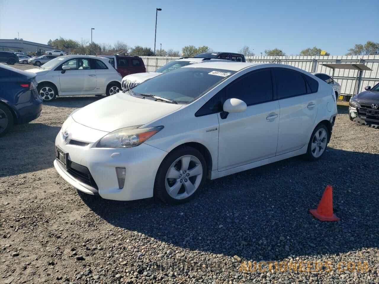 JTDKN3DU3F0461744 TOYOTA PRIUS 2015