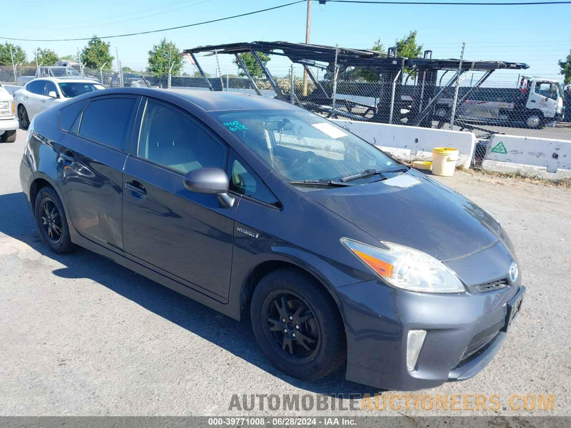 JTDKN3DU3F0470105 TOYOTA PRIUS 2015