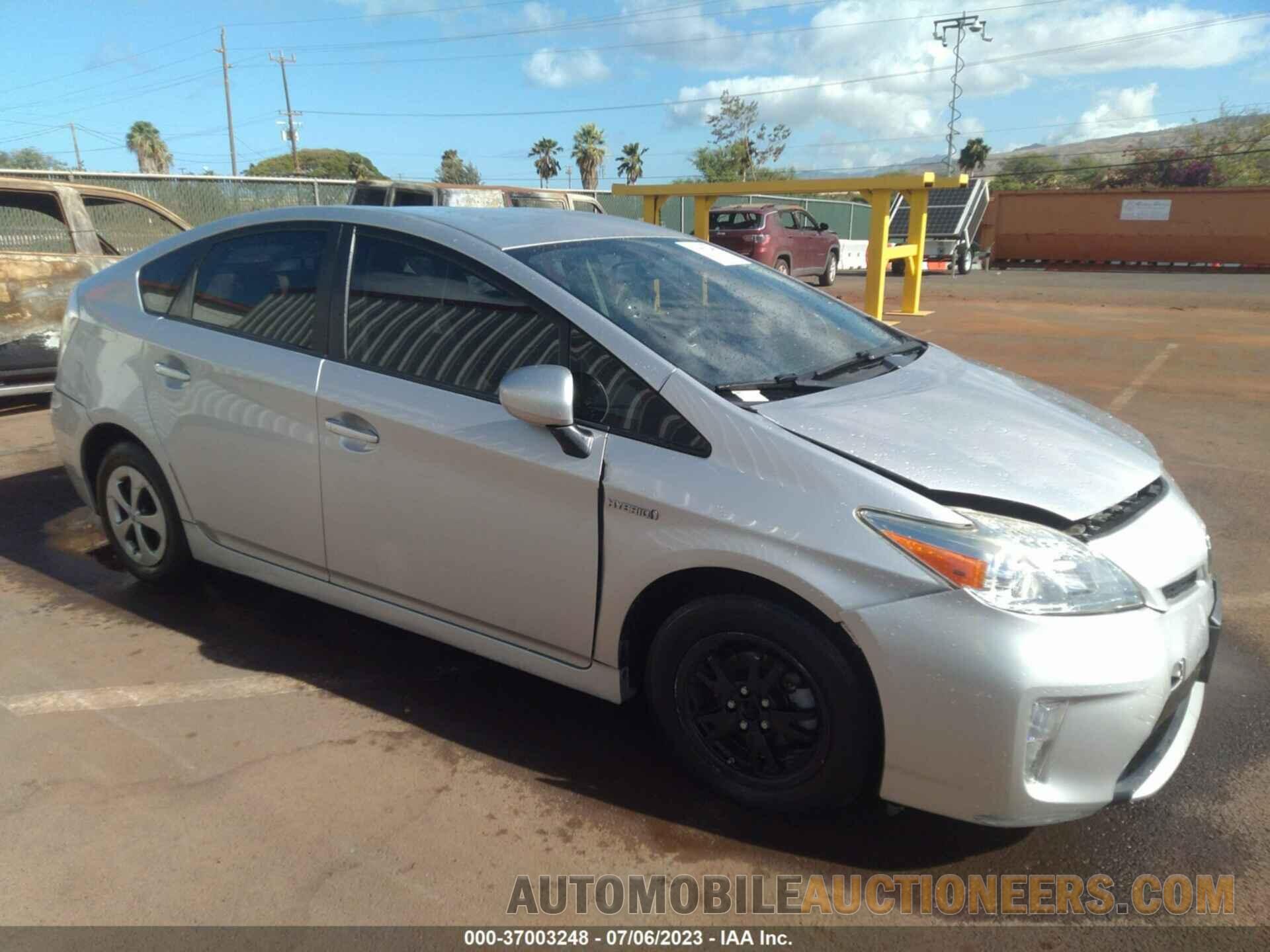 JTDKN3DU4F1885623 TOYOTA PRIUS 2015