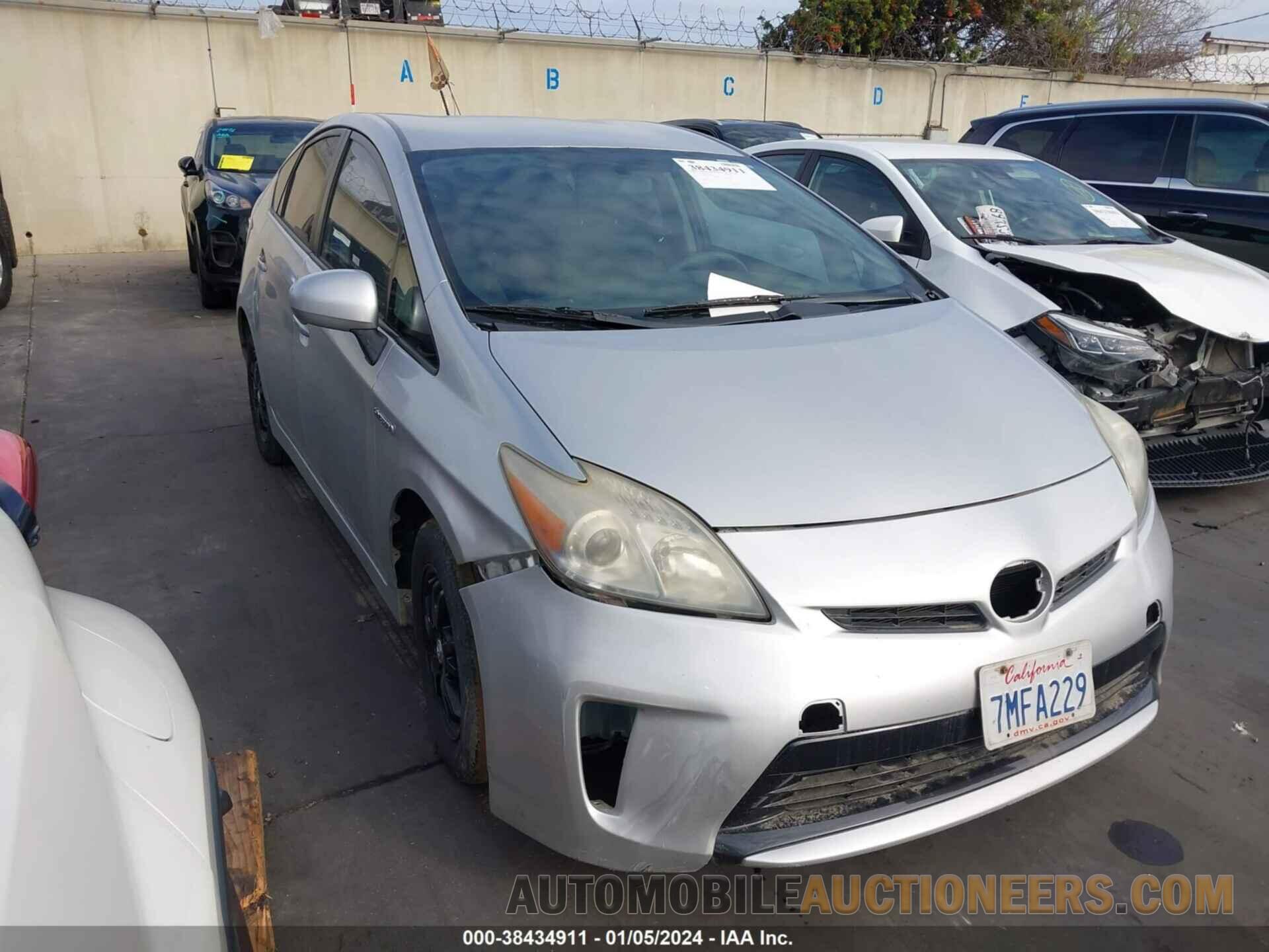 JTDKN3DU4F1931869 TOYOTA PRIUS 2015