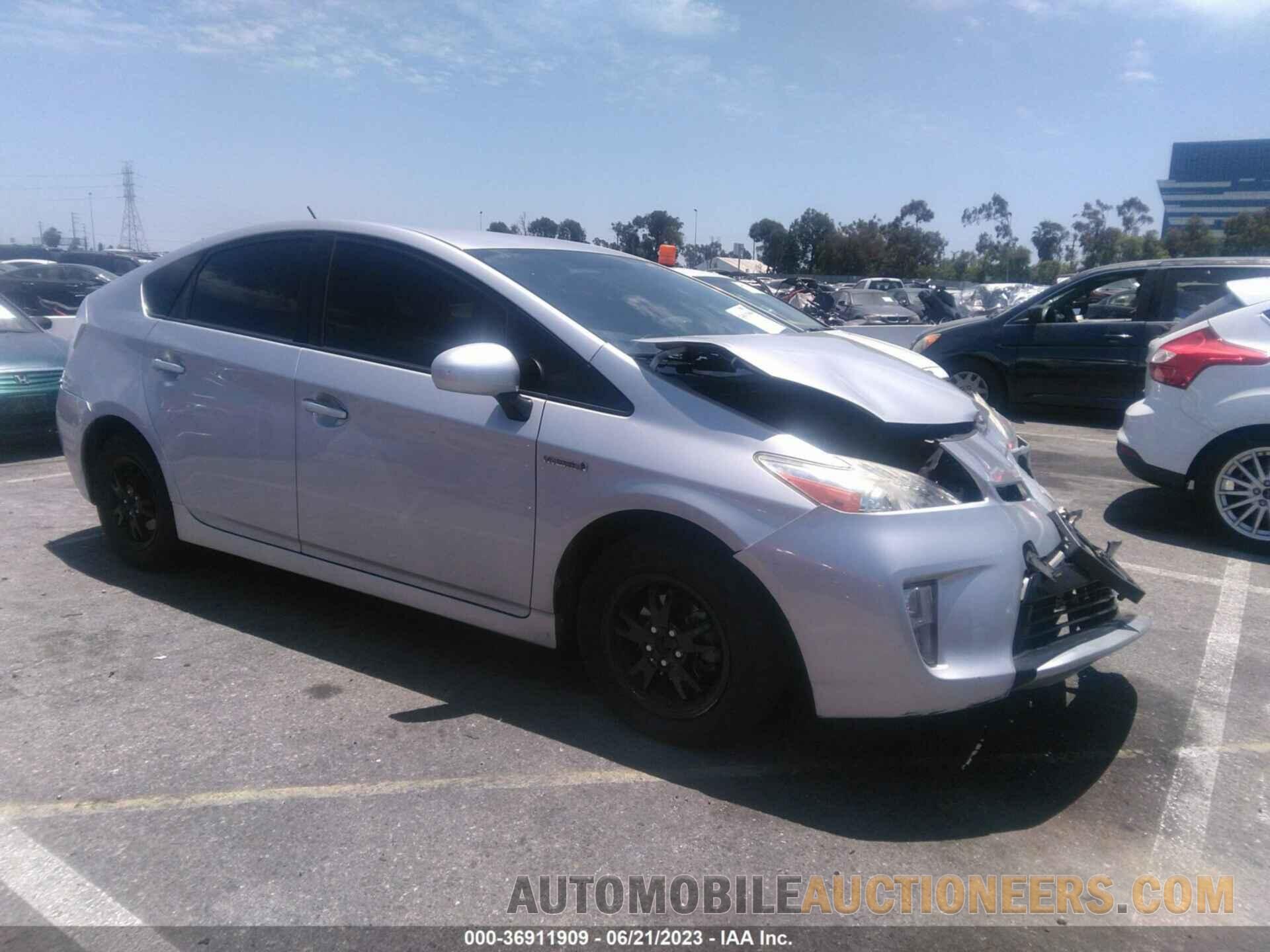 JTDKN3DU5F1884948 TOYOTA PRIUS 2015