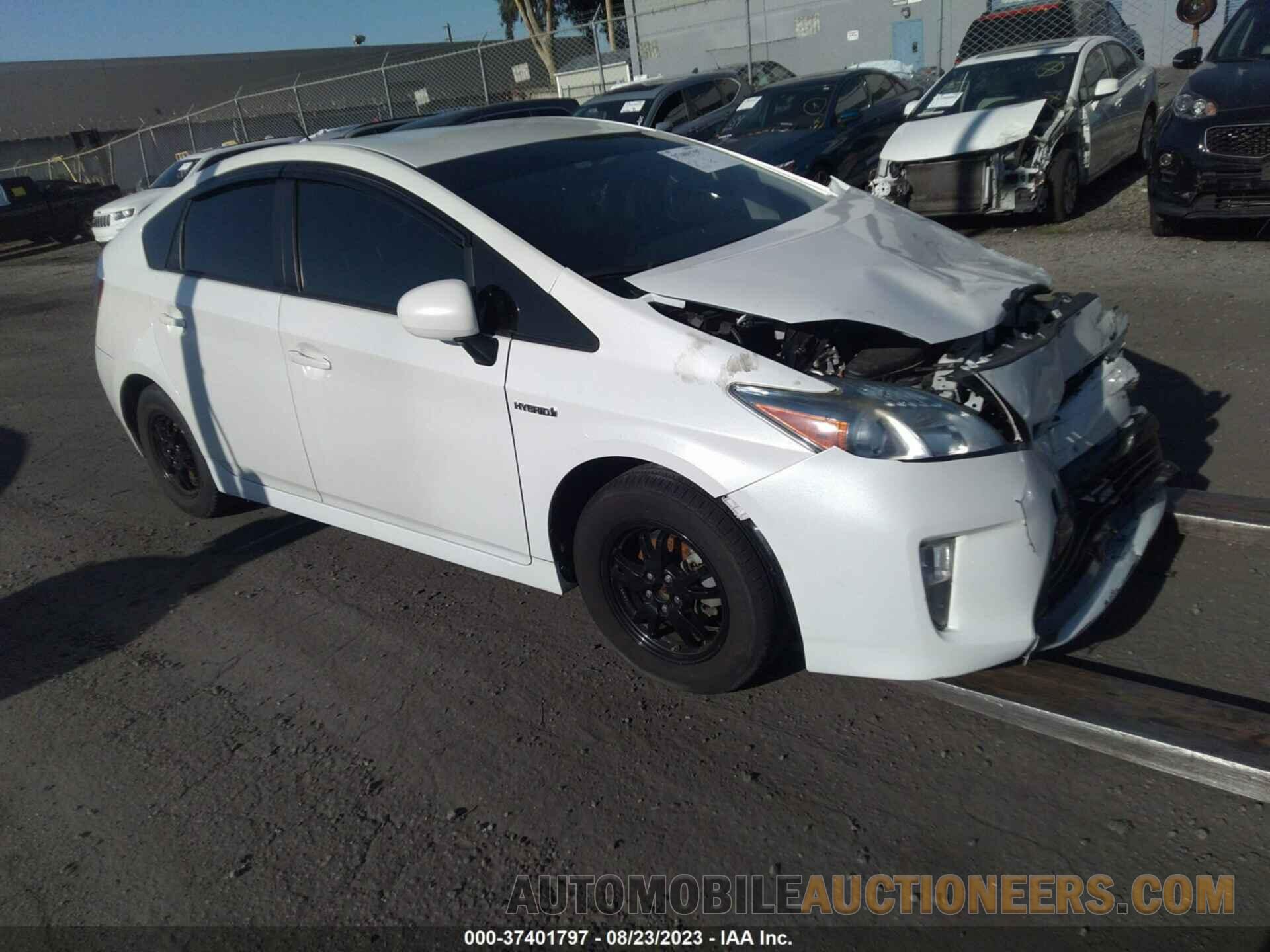 JTDKN3DU5F2003238 TOYOTA PRIUS 2015