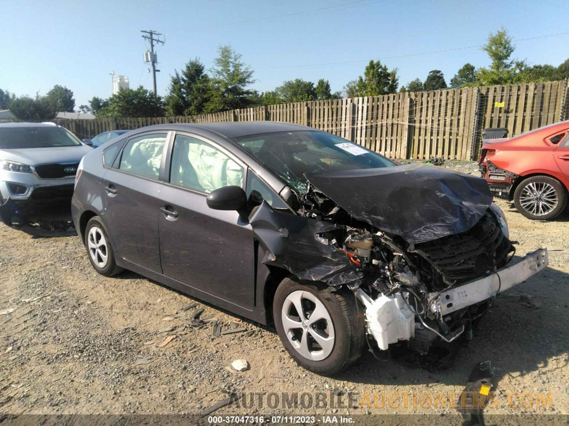 JTDKN3DU7F1884613 TOYOTA PRIUS 2015