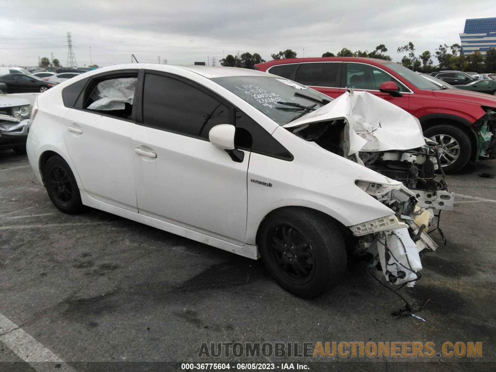 JTDKN3DU7F1889486 TOYOTA PRIUS 2015