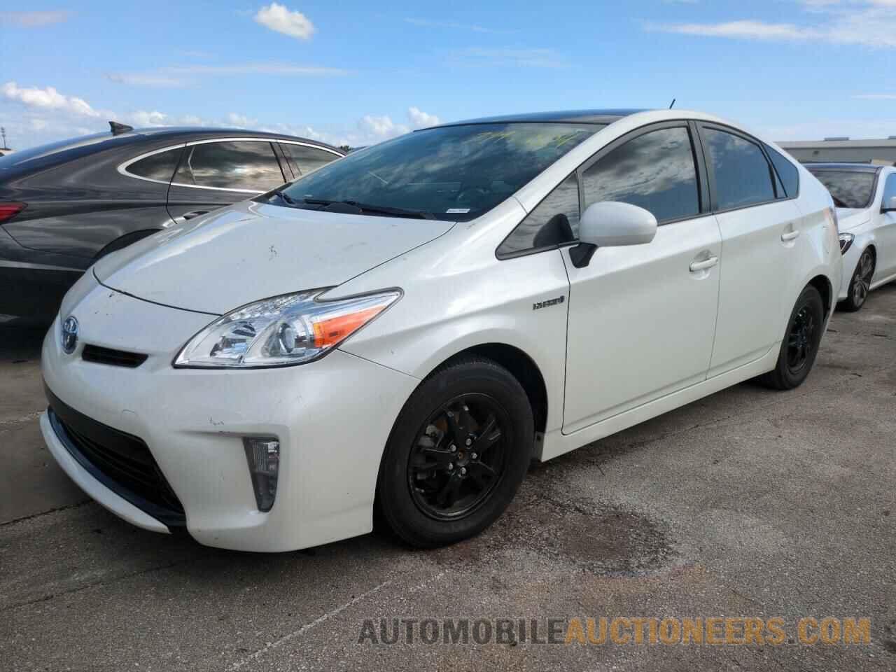 JTDKN3DU7F1932708 TOYOTA PRIUS 2015