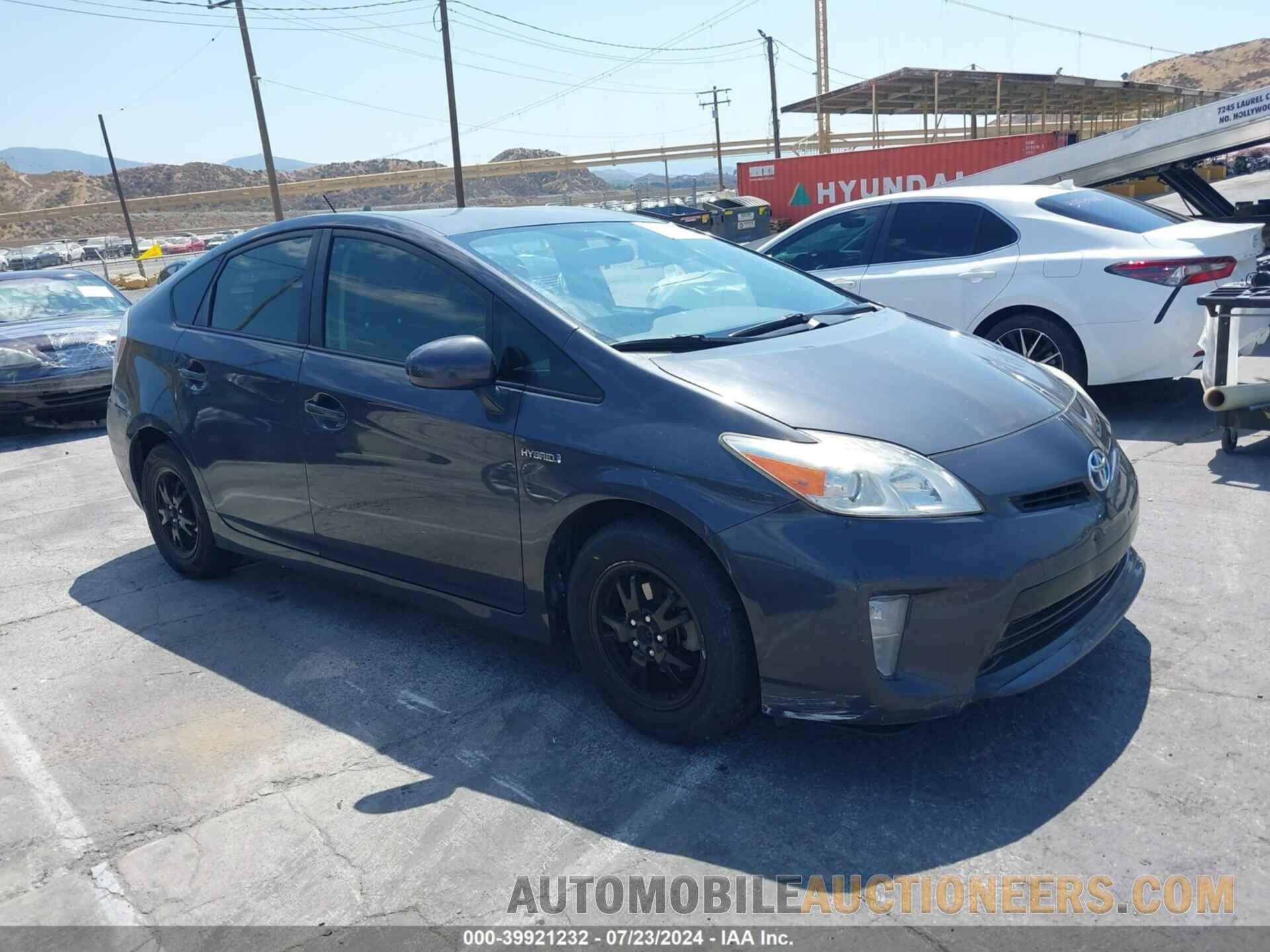 JTDKN3DU8F1884068 TOYOTA PRIUS 2015