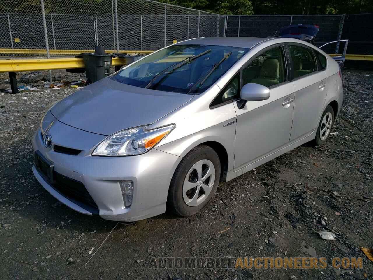 JTDKN3DU8F1889173 TOYOTA PRIUS 2015