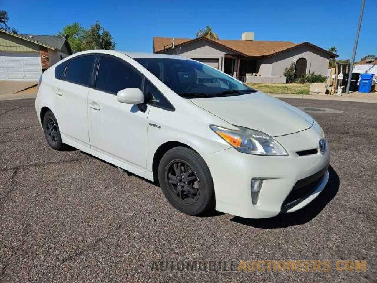 JTDKN3DU8F1902956 TOYOTA PRIUS 2015