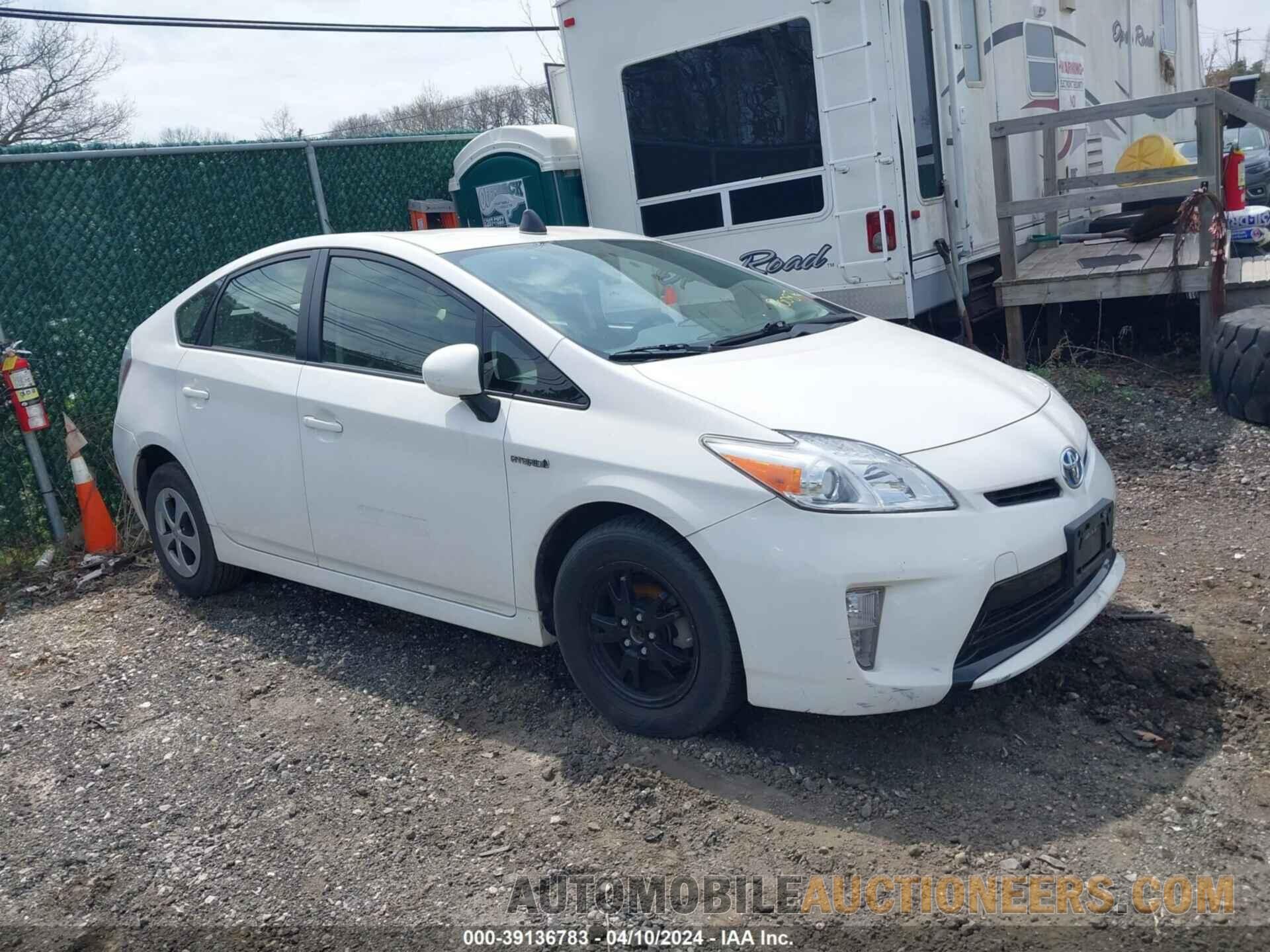 JTDKN3DU8F1952465 TOYOTA PRIUS 2015