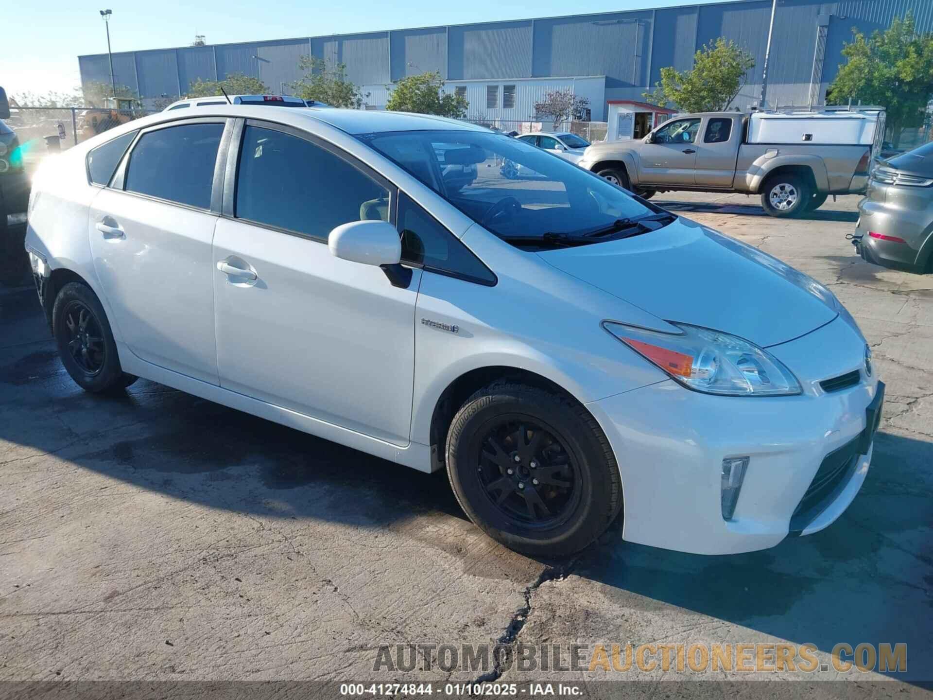 JTDKN3DU8F1986308 TOYOTA PRIUS 2015