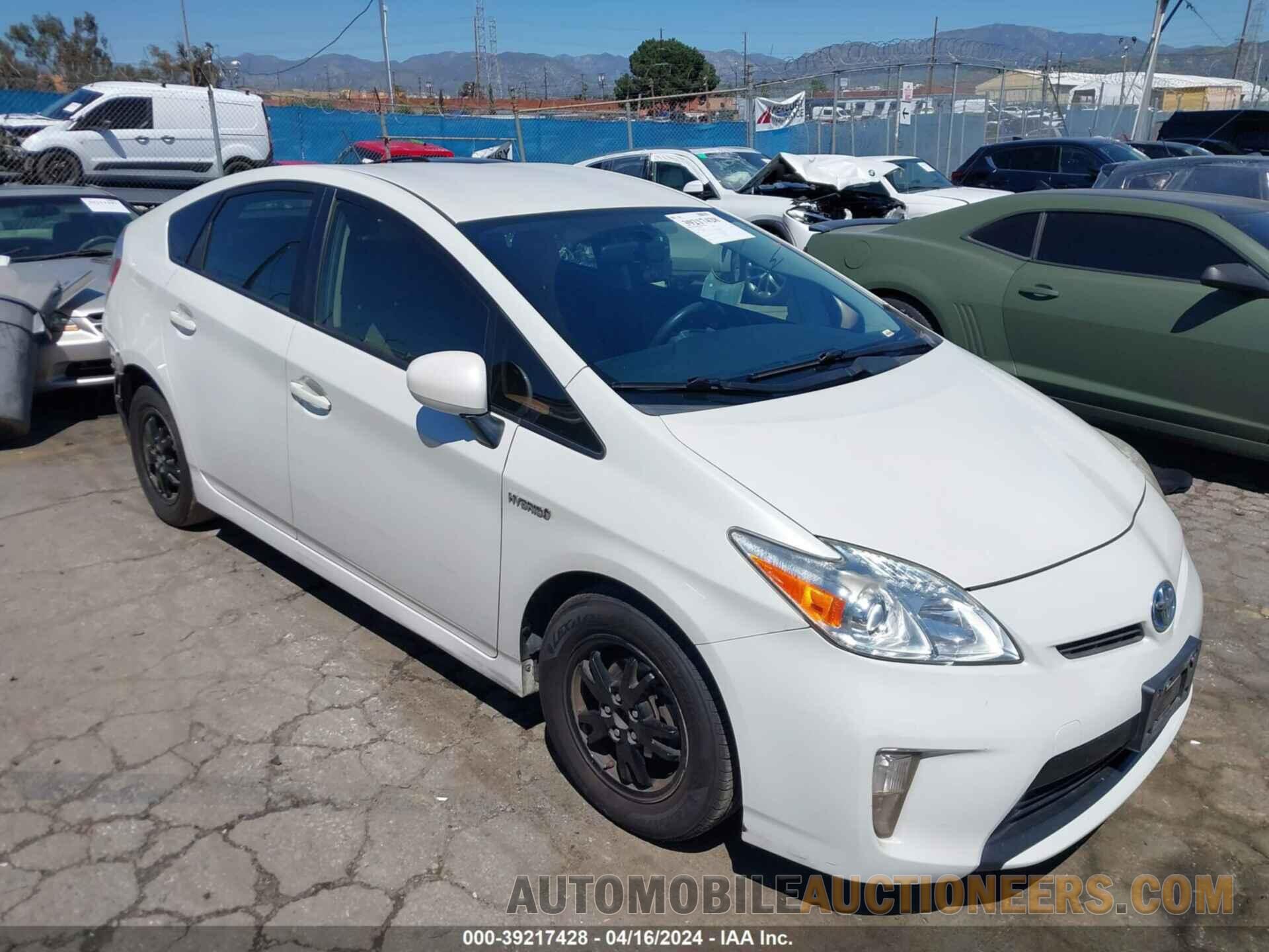 JTDKN3DU8F2002133 TOYOTA PRIUS 2015