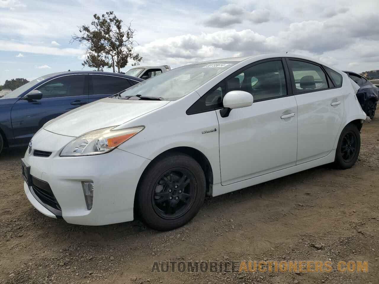 JTDKN3DU9F1932970 TOYOTA PRIUS 2015