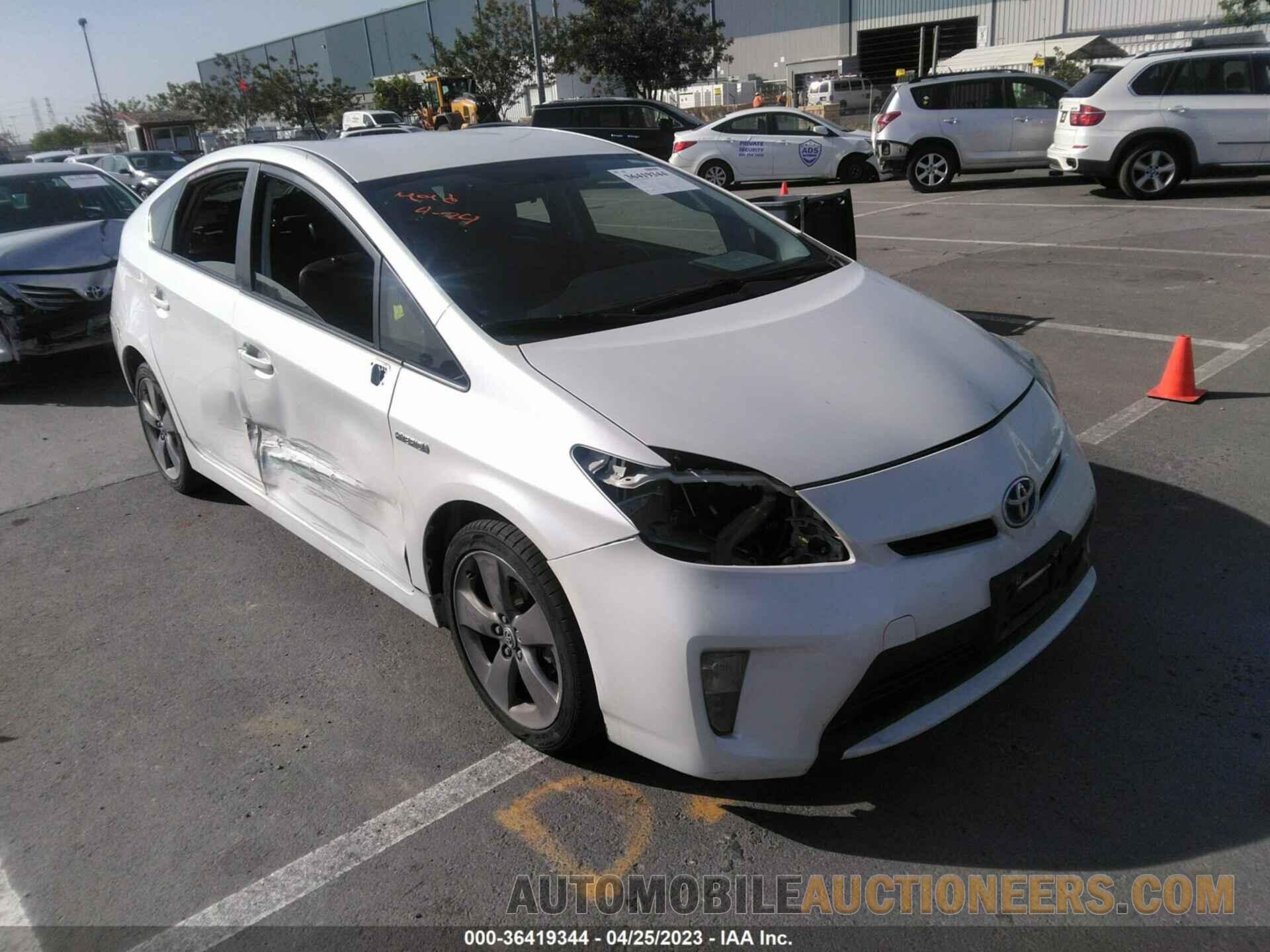 JTDKN3DUXF0423878 TOYOTA PRIUS 2015