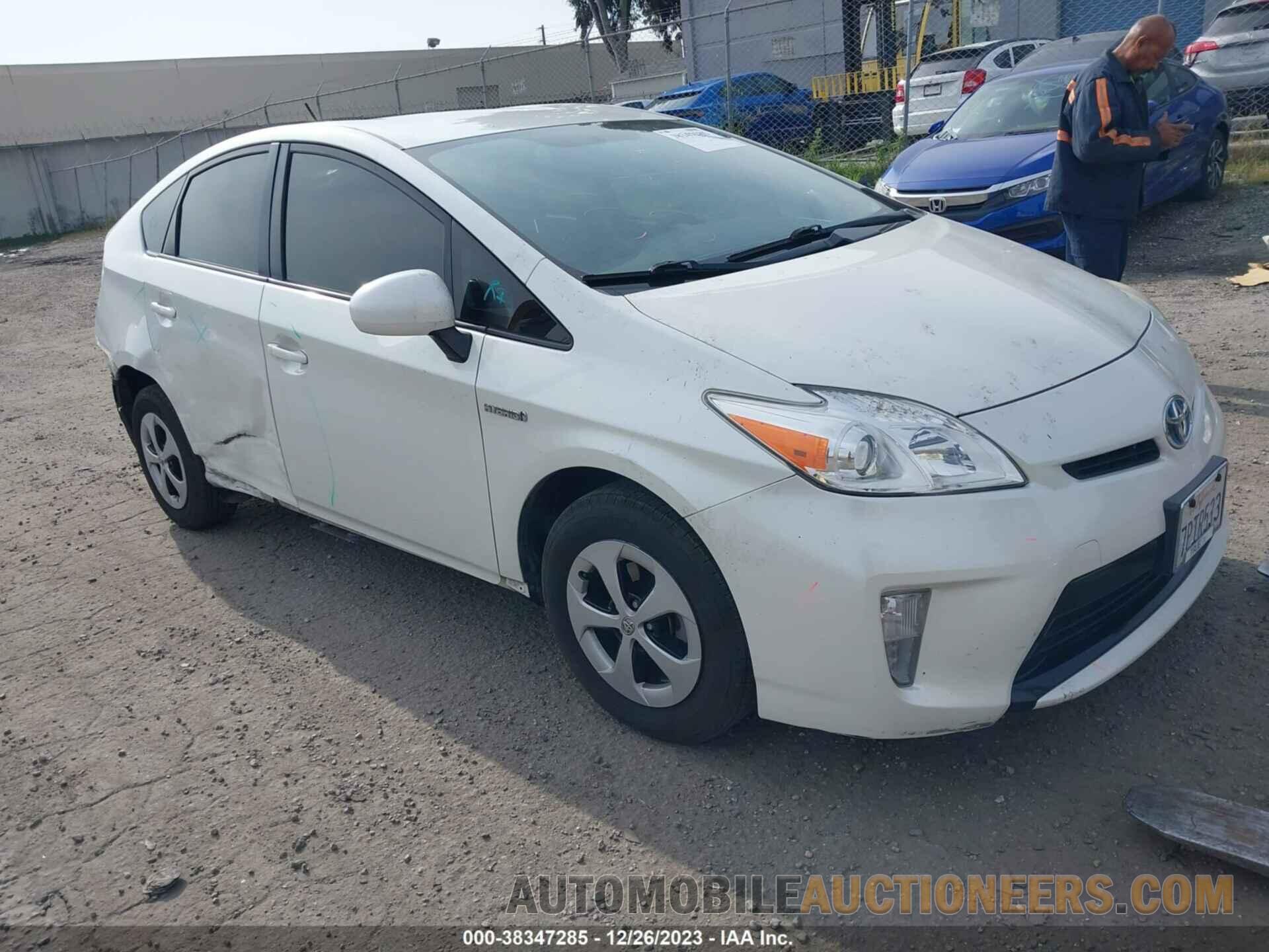 JTDKN3DUXF0476385 TOYOTA PRIUS 2015