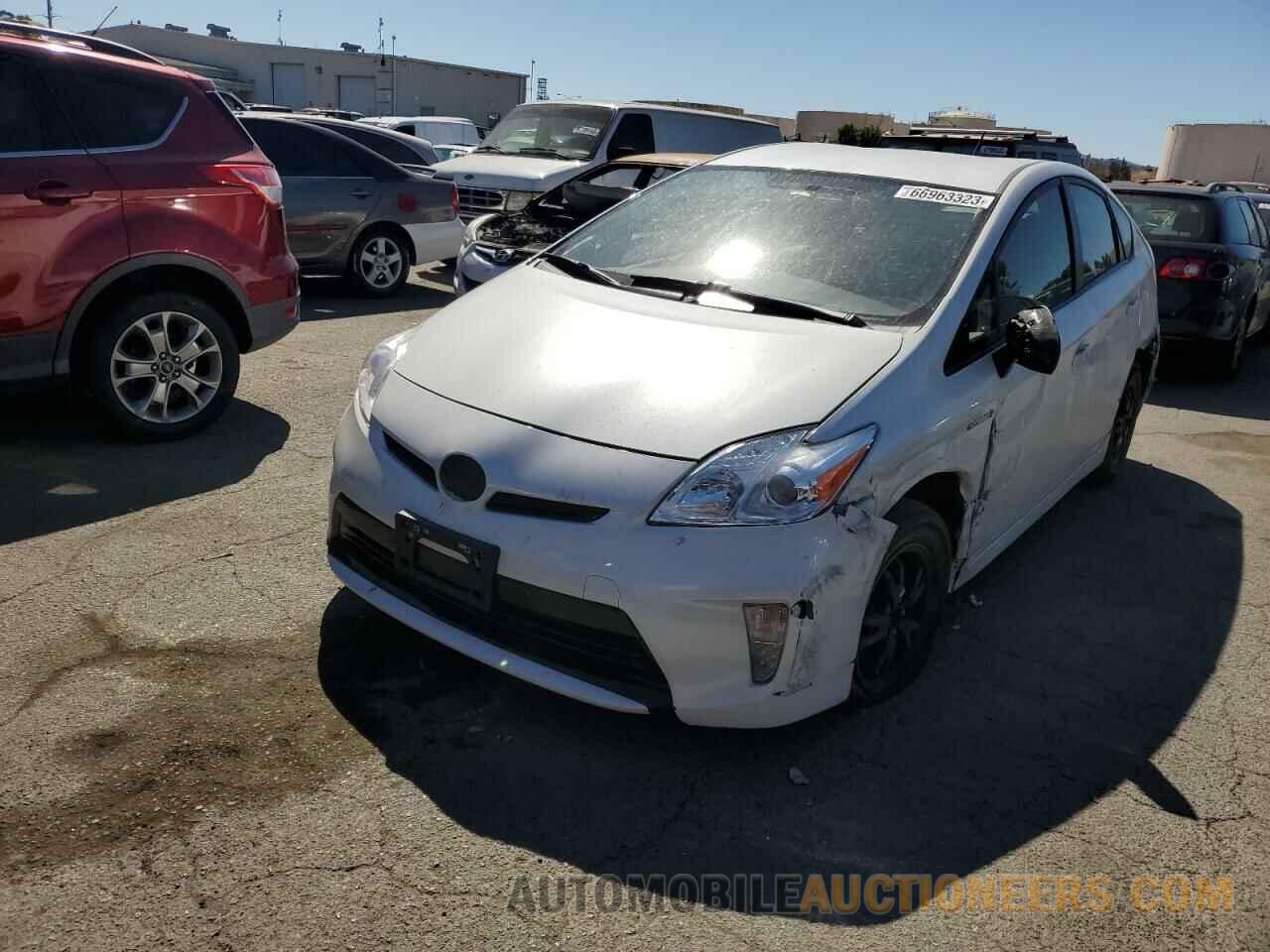 JTDKN3DUXF0477066 TOYOTA PRIUS 2015