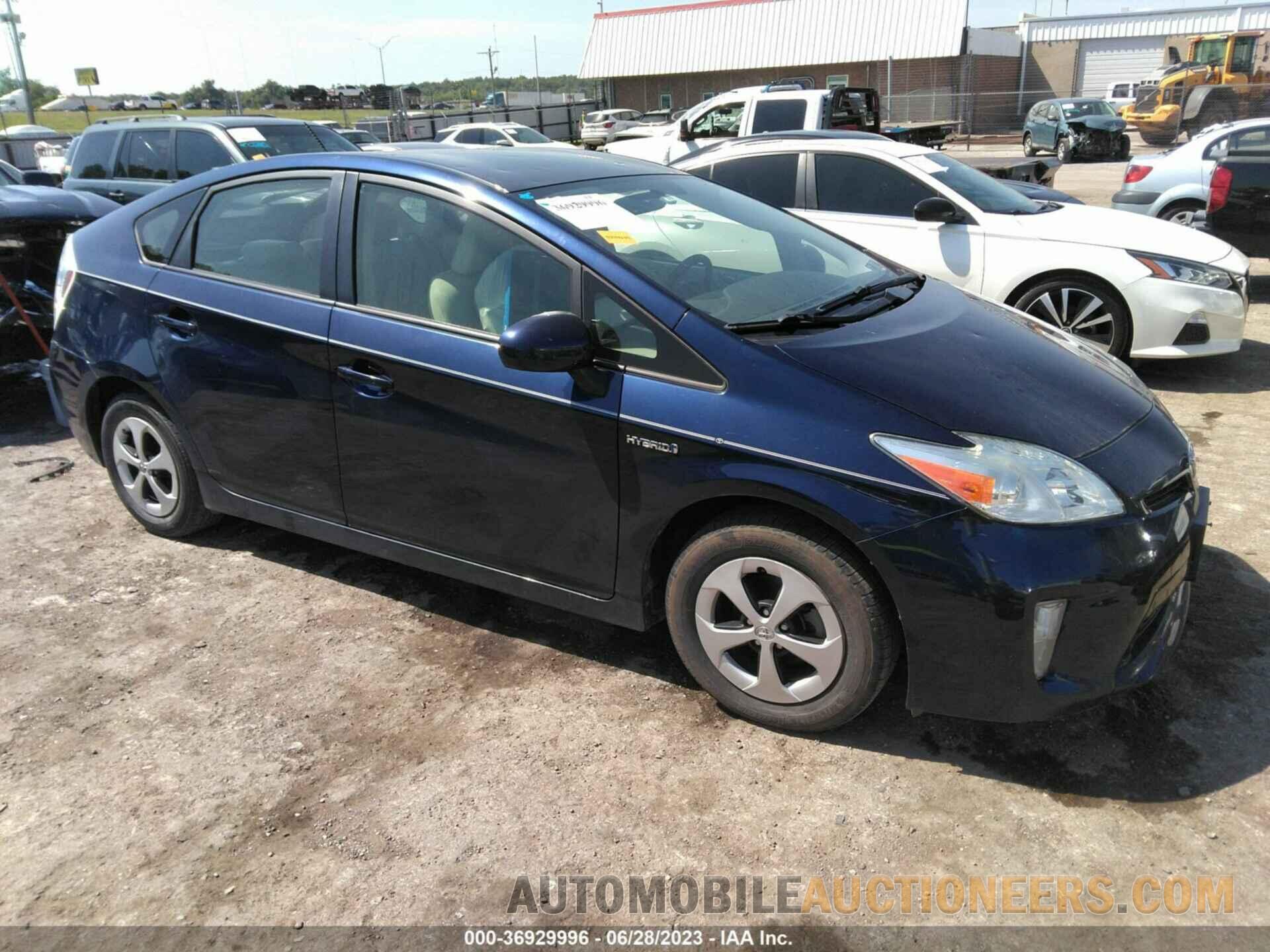 JTDKN3DUXF1922495 TOYOTA PRIUS 2015