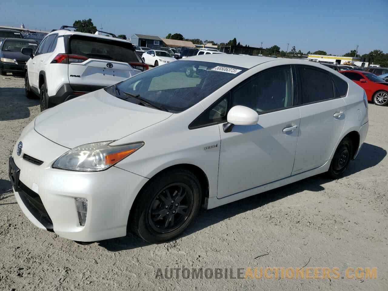 JTDKN3DUXF1951768 TOYOTA PRIUS 2015