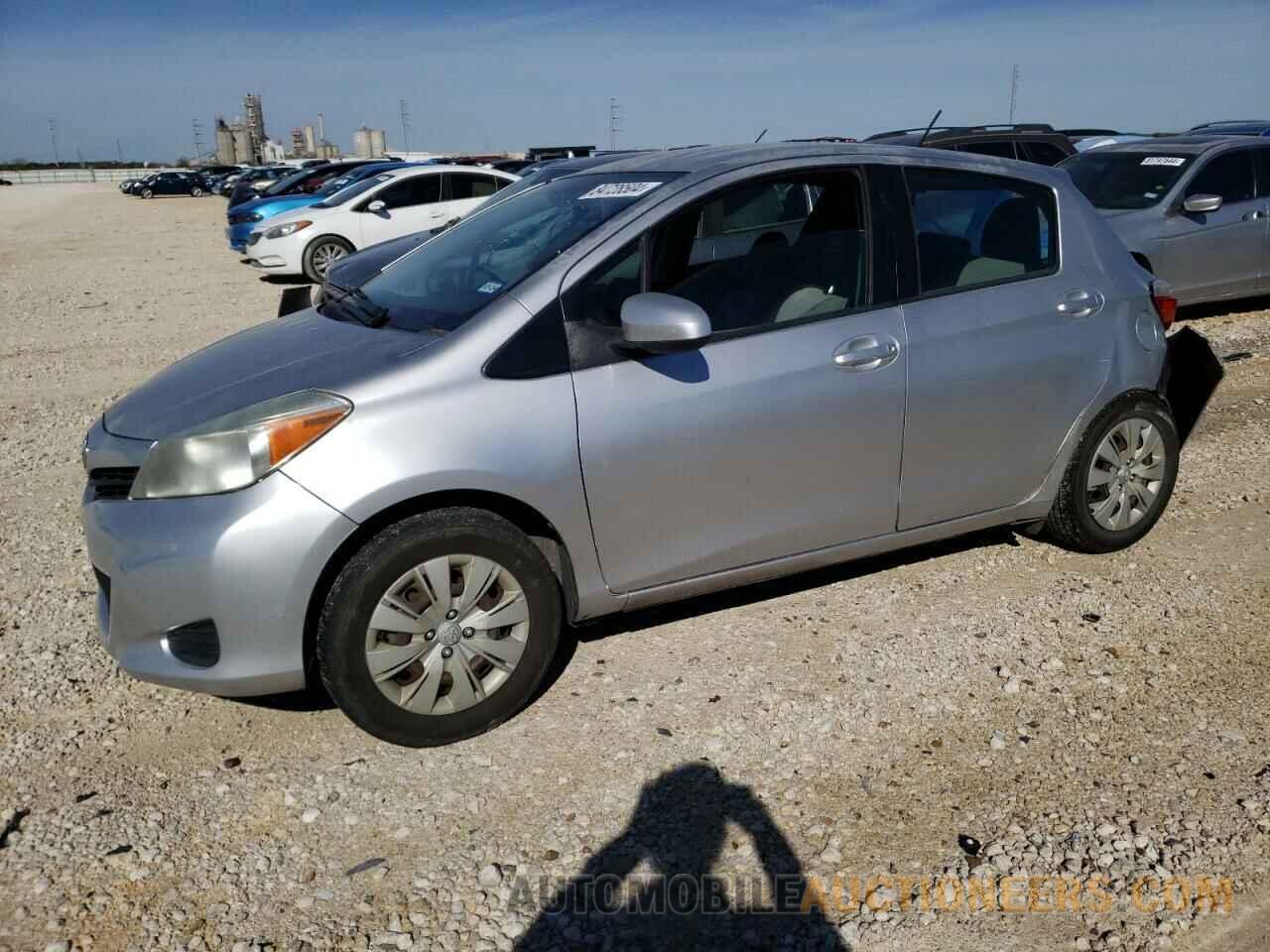 JTDKTUD32DD561357 TOYOTA YARIS 2013