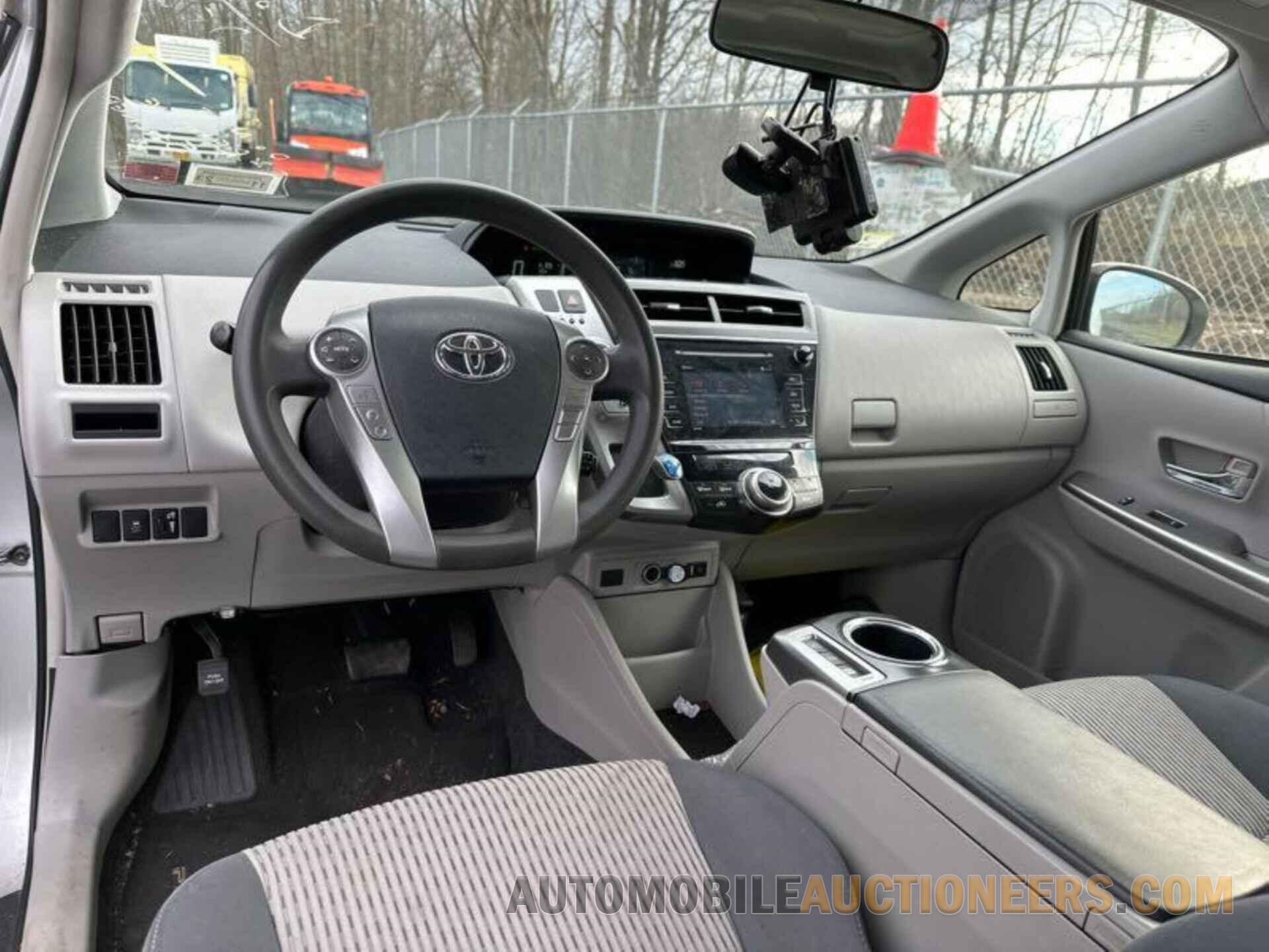 JTDZN3EU7HJ062992 TOYOTA PRIUS V 2017