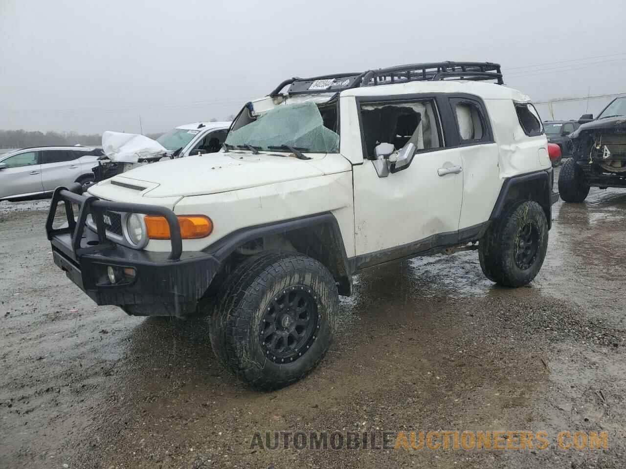 JTEBU4BF2BK114137 TOYOTA FJ CRUISER 2011