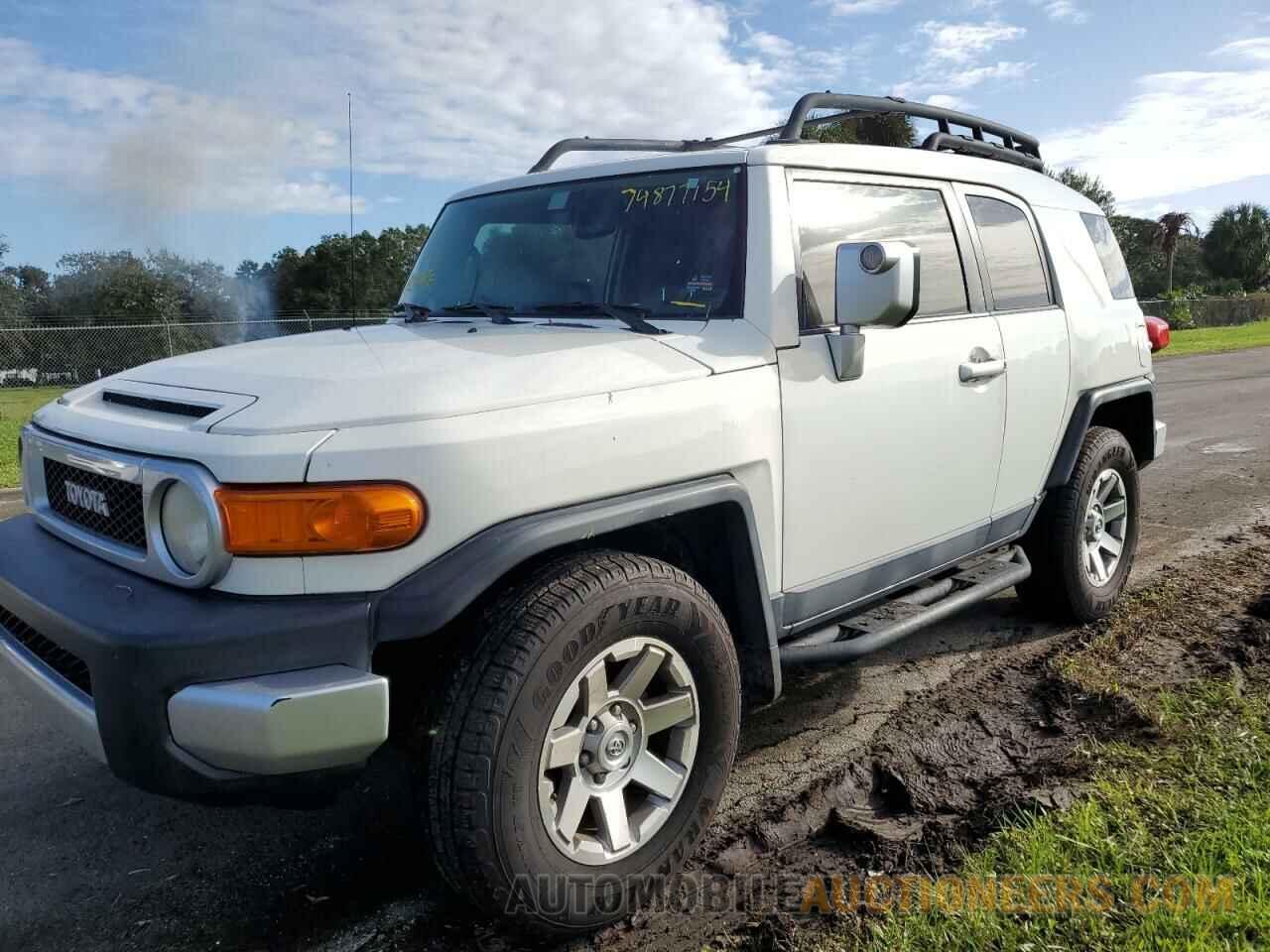 JTEBU4BF3EK201663 TOYOTA FJ CRUISER 2014