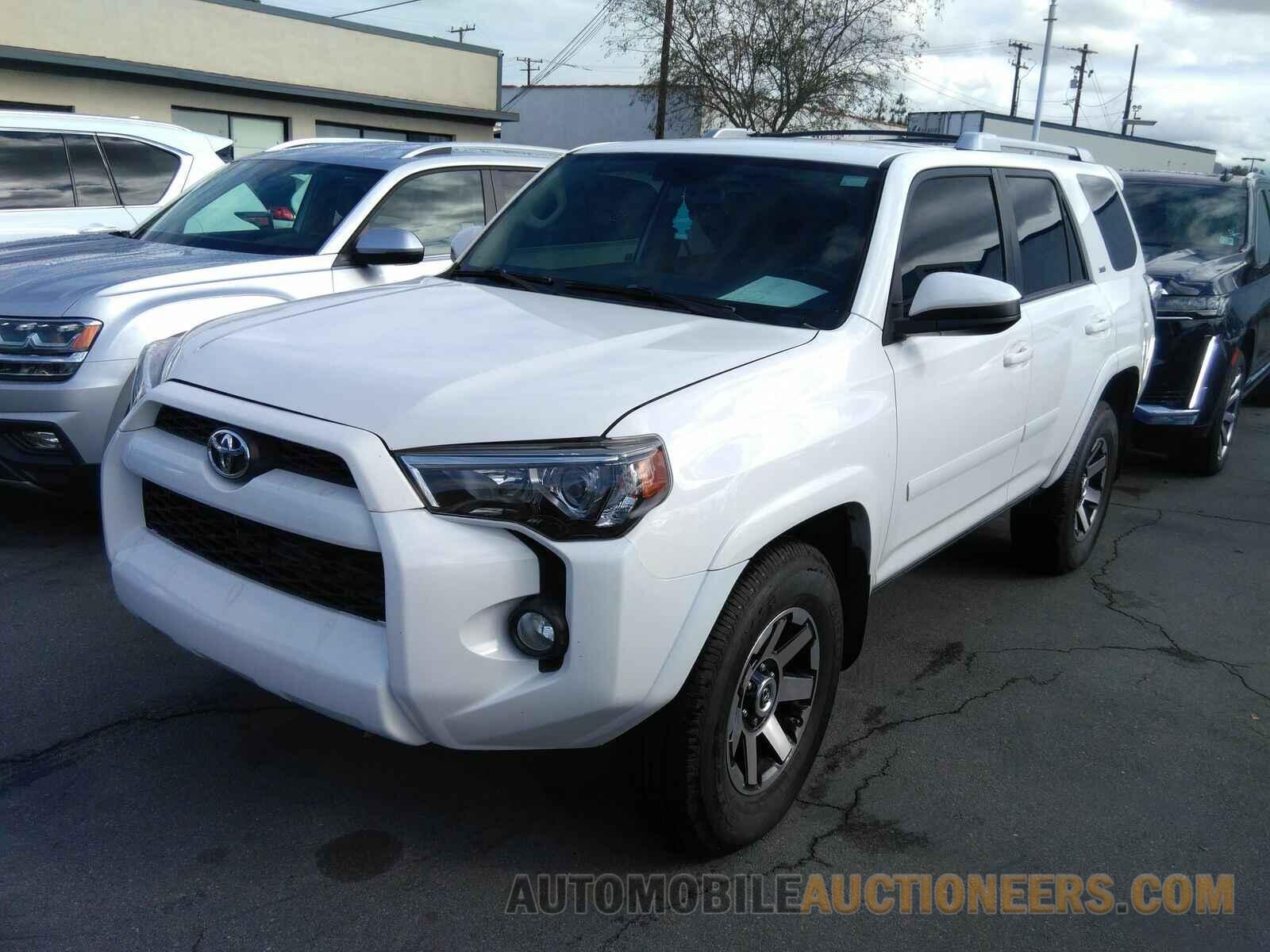 JTEBU5JR2H5472749 Toyota 4Runner SR5 2017