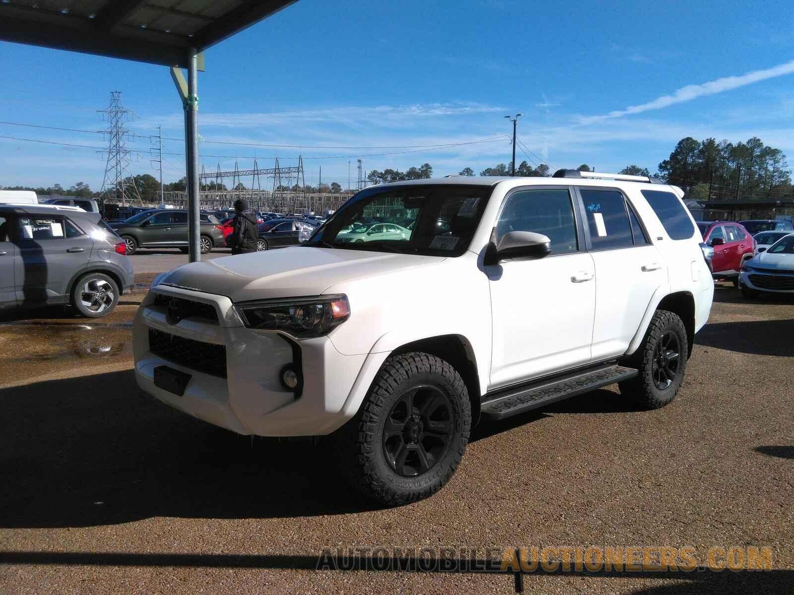 JTEBU5JR6K5677644 Toyota 4Runner SR5 2019