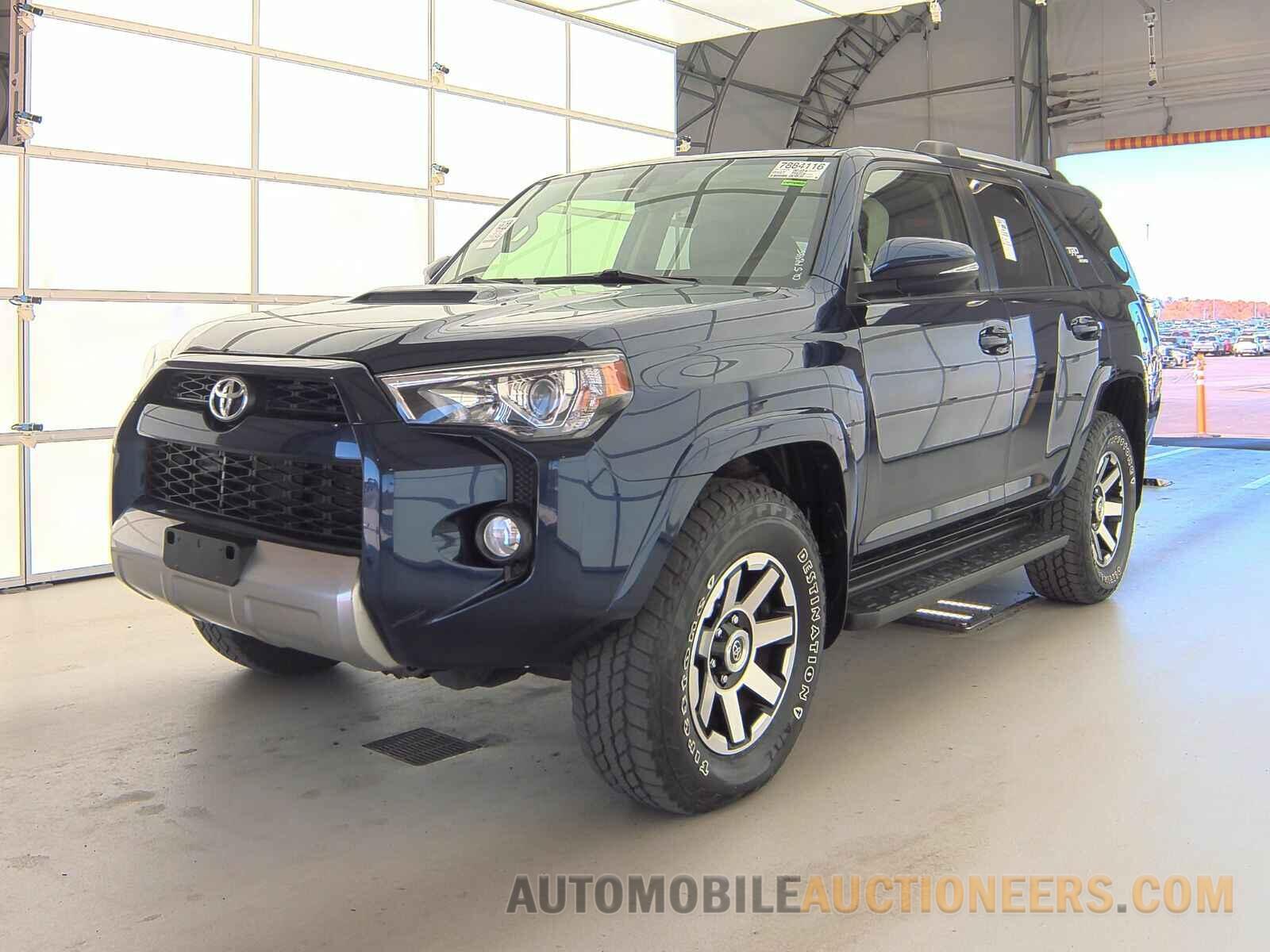 JTEBU5JR8J5568763 Toyota 4Runner 2018