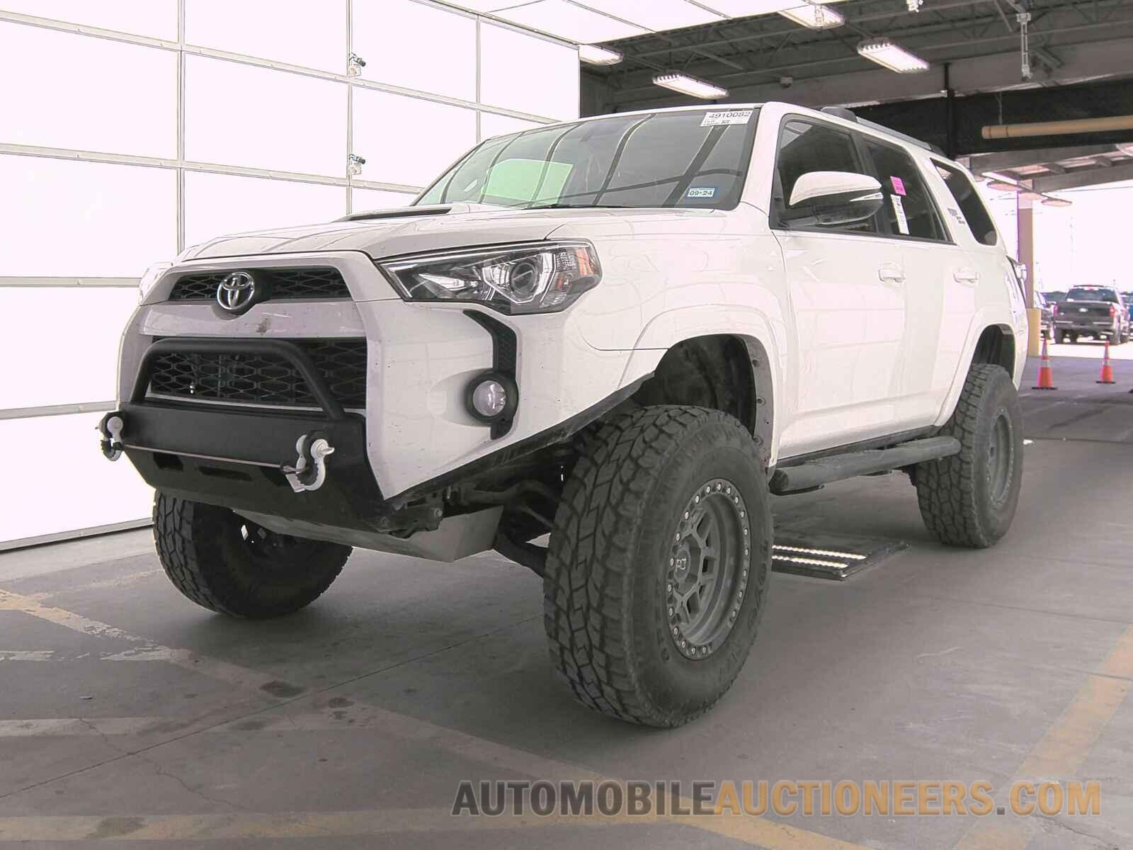 JTEBU5JR8J5582467 Toyota 4Runner 2018