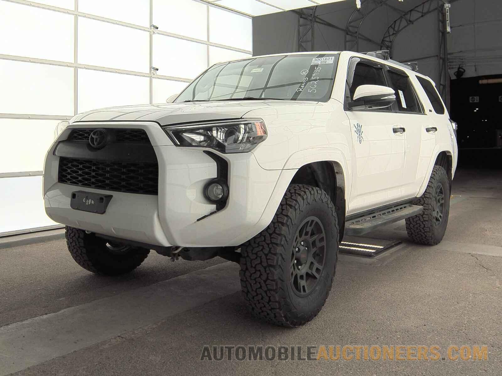 JTEBU5JRXK5625935 Toyota 4Runner SR5 2019