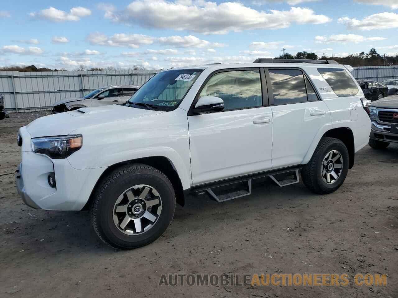 JTERU5JR0P6123483 TOYOTA 4RUNNER SE 2023