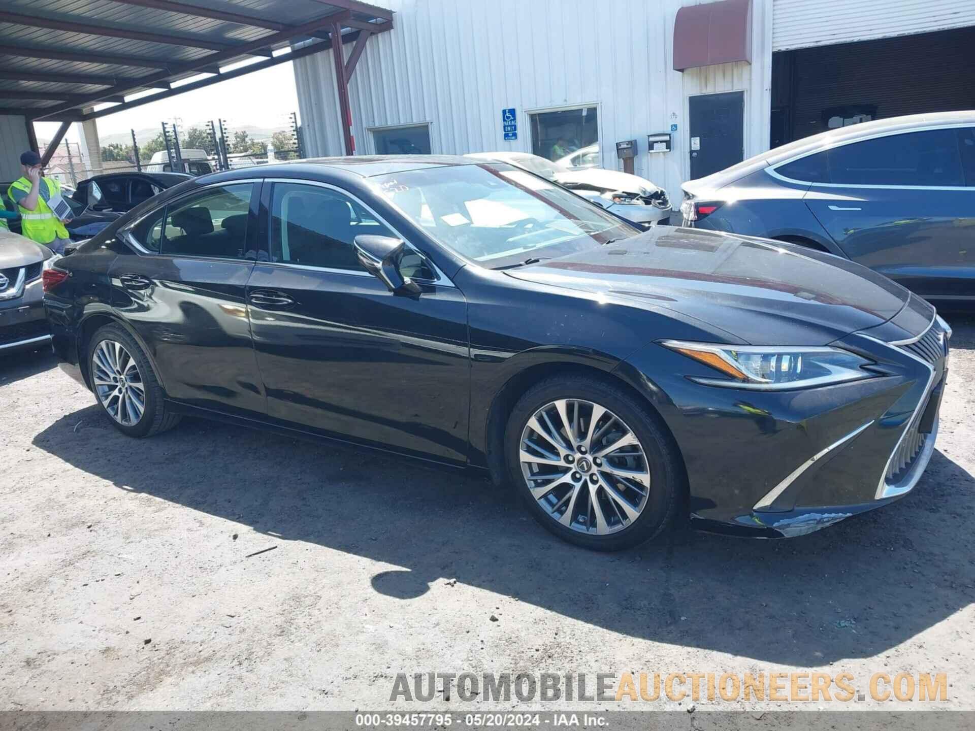 JTHB21B16K2045867 LEXUS ES 300H 2019