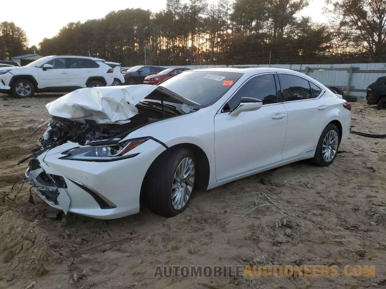 JTHB21B1XK2015240 LEXUS ES300 2019