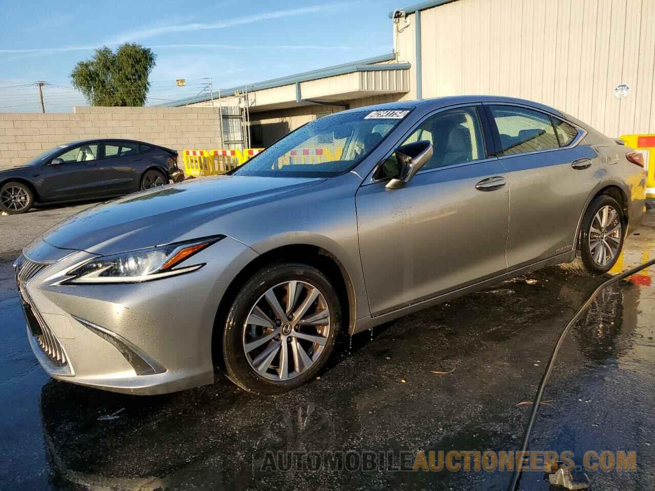 JTHB21B1XK2028229 LEXUS ES300 2019